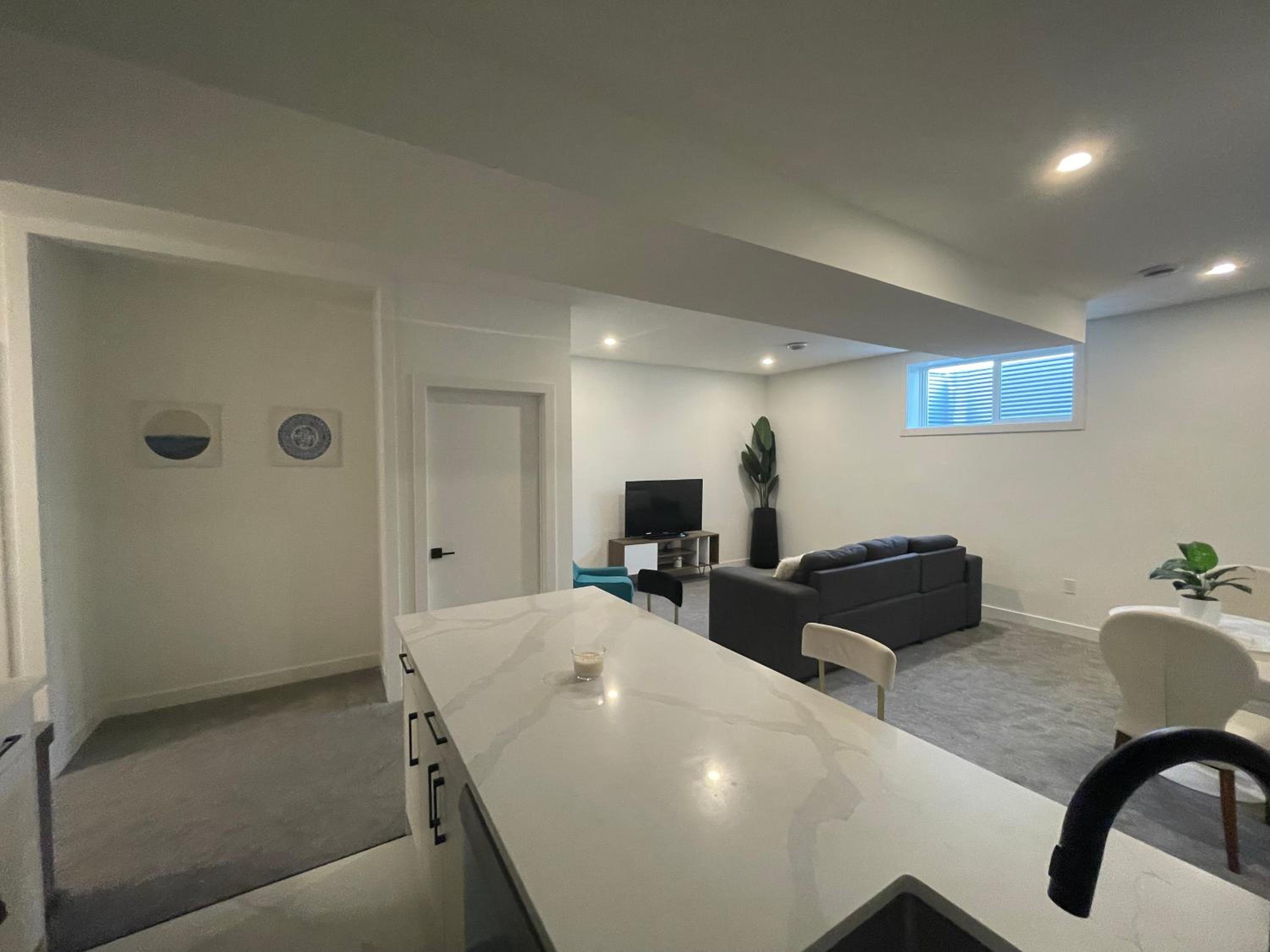 Emerald Suite with 2 beds - 10 minutes from downtown