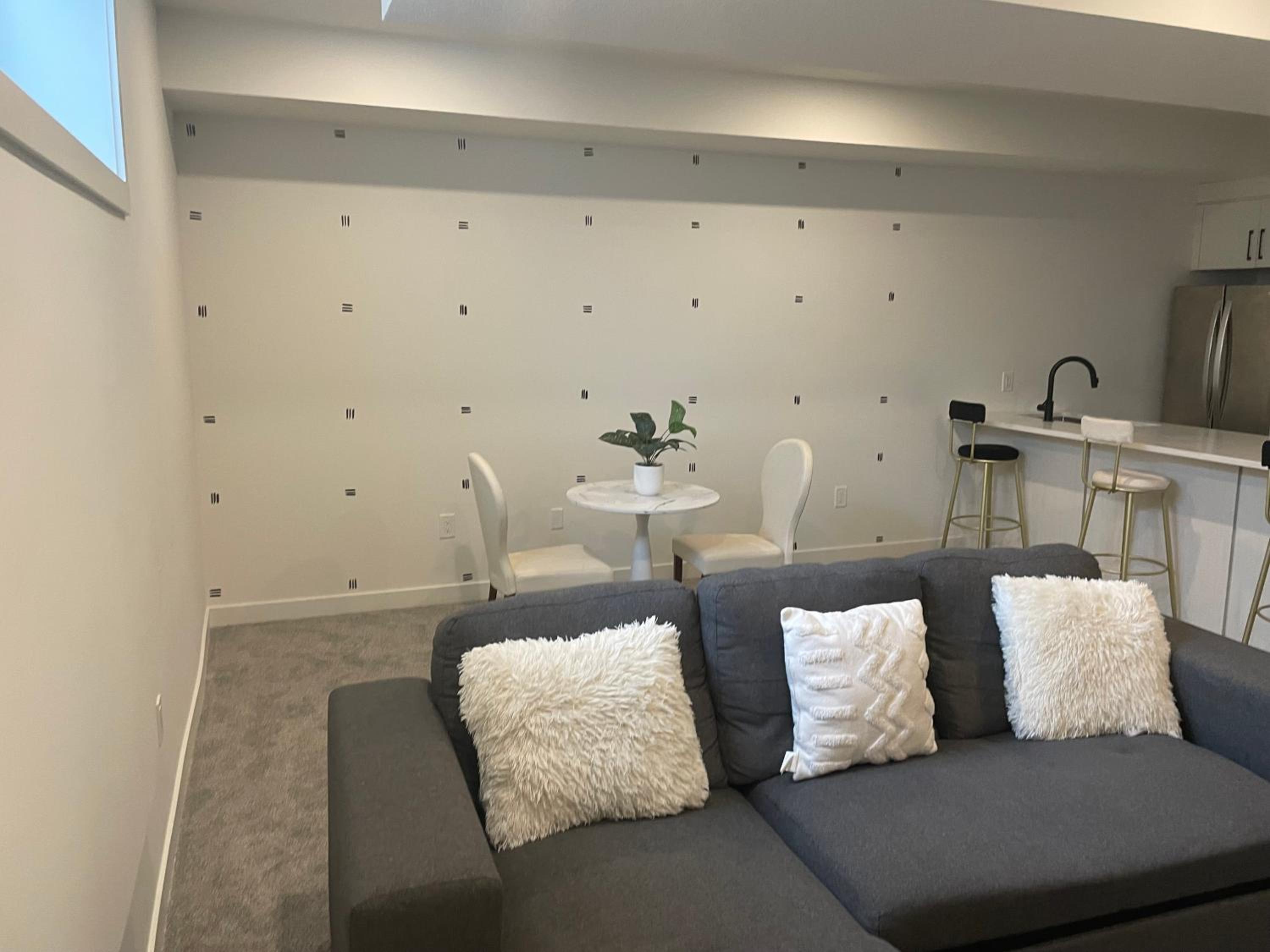 Emerald Suite with 2 beds - 10 minutes from downtown