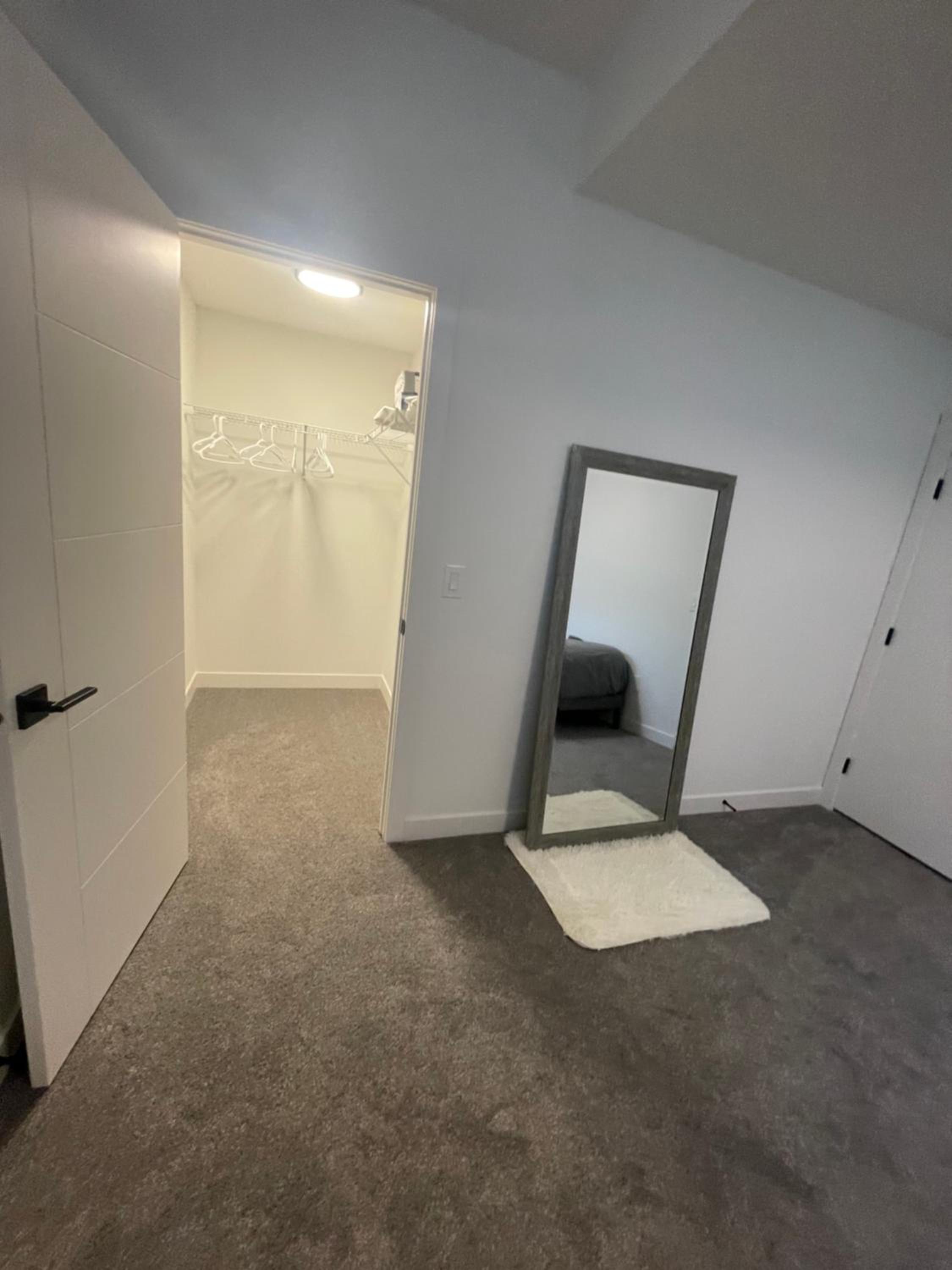 Emerald Suite with 2 beds - 10 minutes from downtown