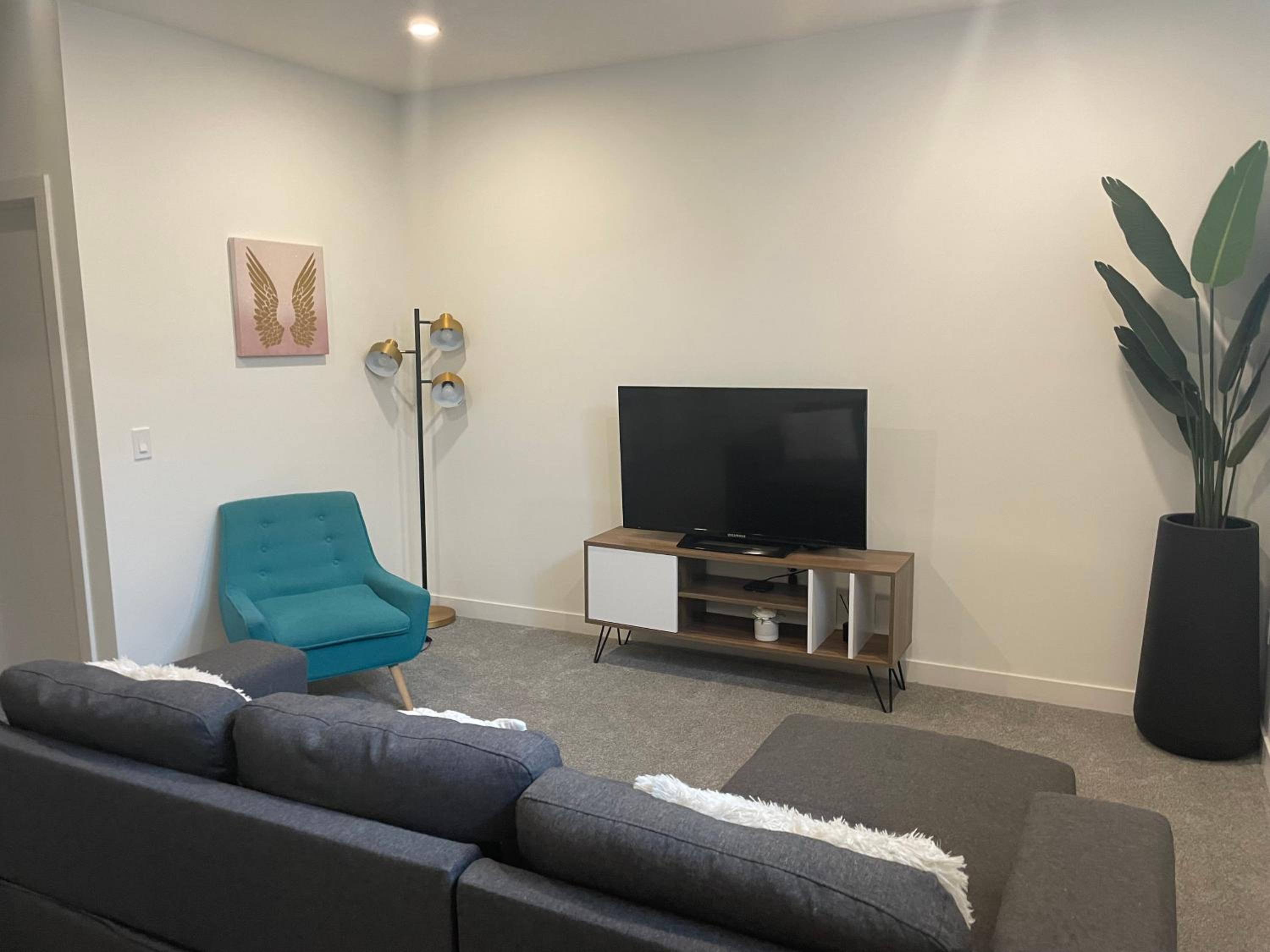 Emerald Suite with 2 beds - 10 minutes from downtown