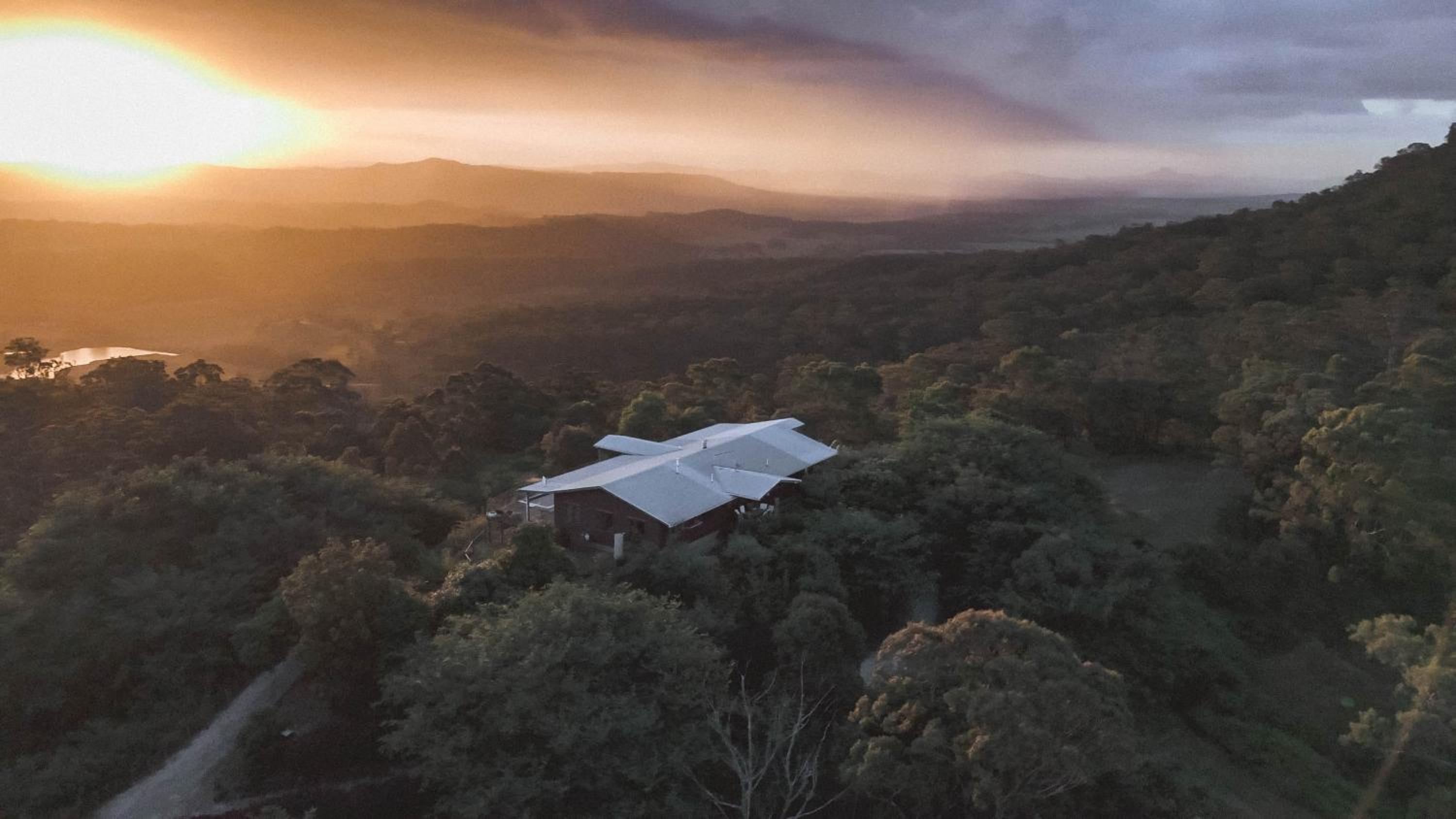 Luxurious Hinterland Guest House with HEATED POOL Sleeps 10 Brisbane Scenic Rim Gold Coast