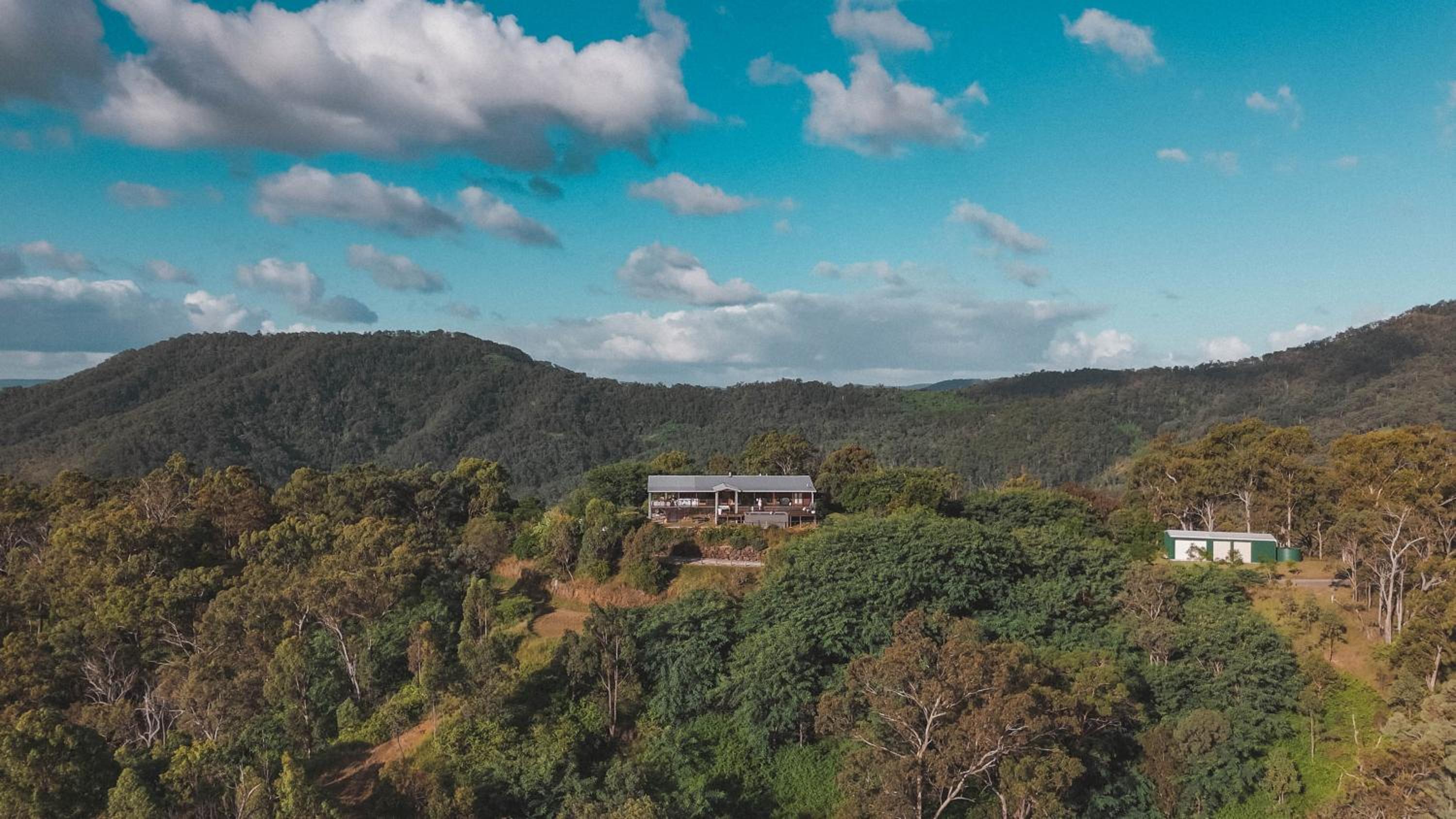 Luxurious Hinterland Guest House with HEATED POOL Sleeps 10 Brisbane Scenic Rim Gold Coast
