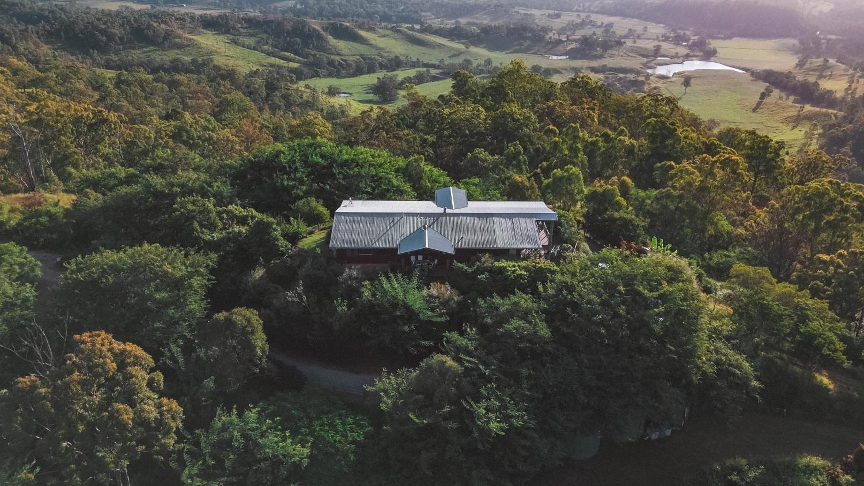 Luxurious Hinterland Guest House with HEATED POOL Sleeps 10 Brisbane Scenic Rim Gold Coast