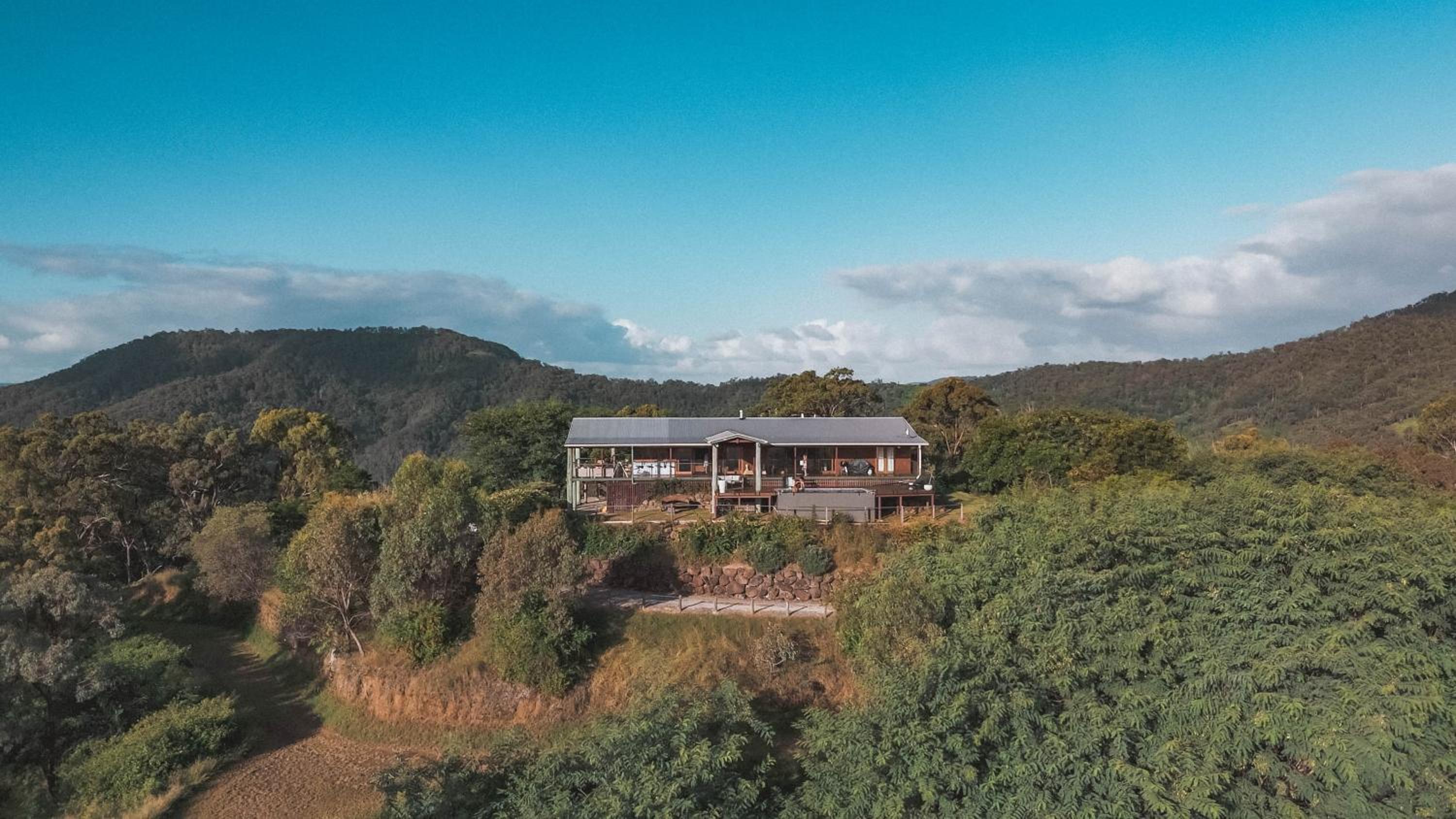 Luxurious Hinterland Guest House with HEATED POOL Sleeps 10 Brisbane Scenic Rim Gold Coast