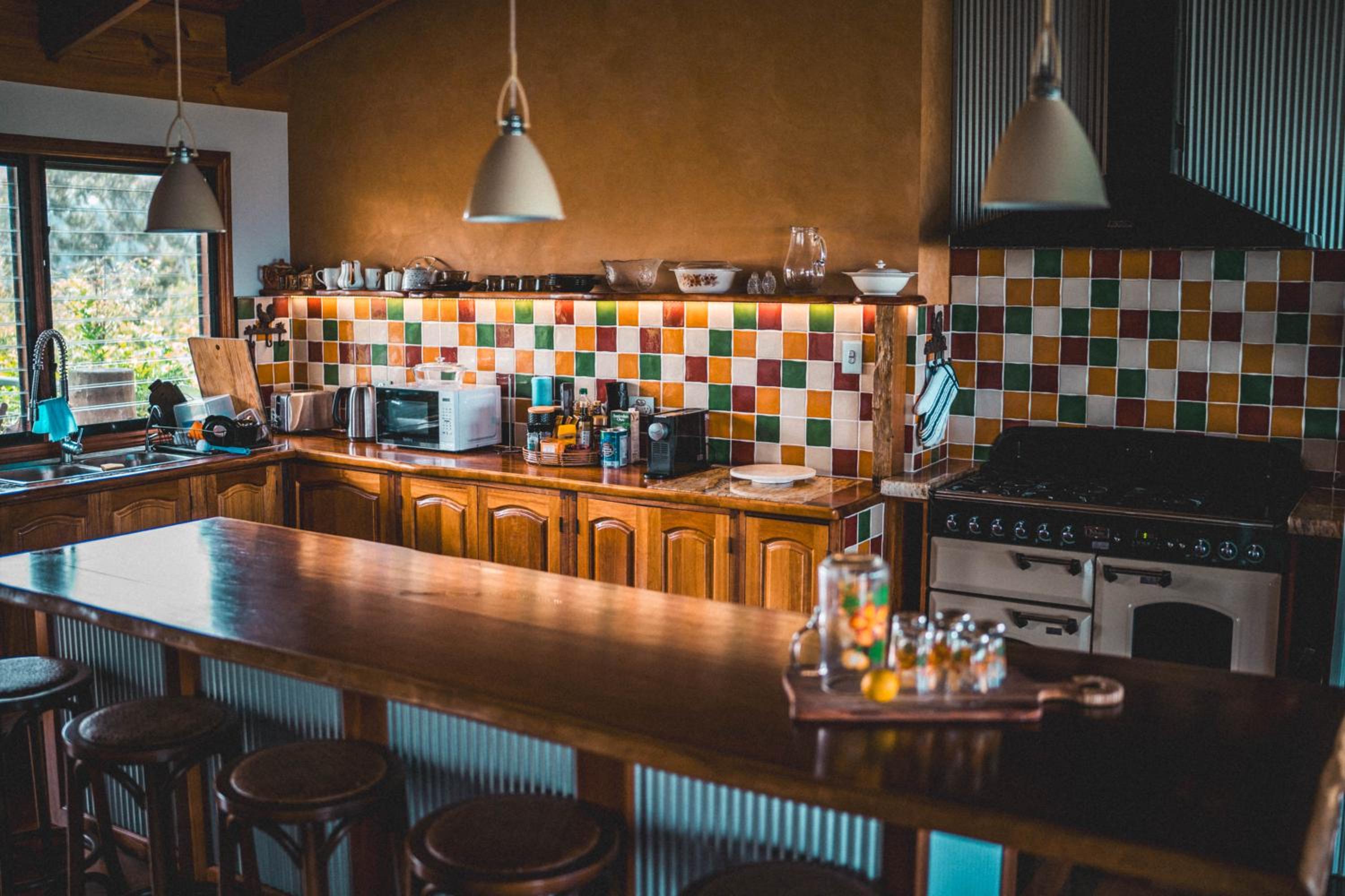 Luxurious Hinterland Guest House with HEATED POOL Sleeps 10 Brisbane Scenic Rim Gold Coast