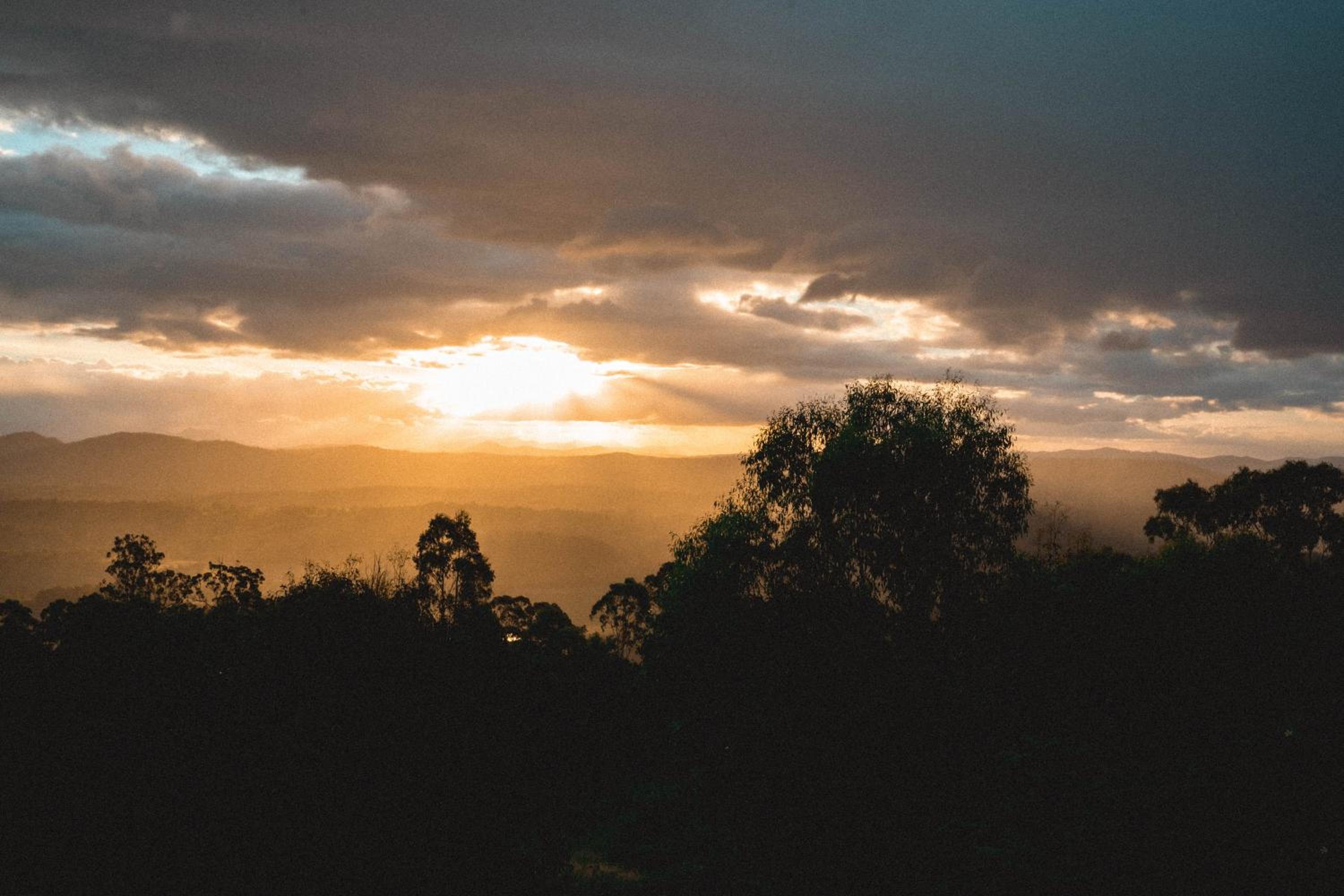 Luxurious Hinterland Guest House with HEATED POOL Sleeps 10 Brisbane Scenic Rim Gold Coast