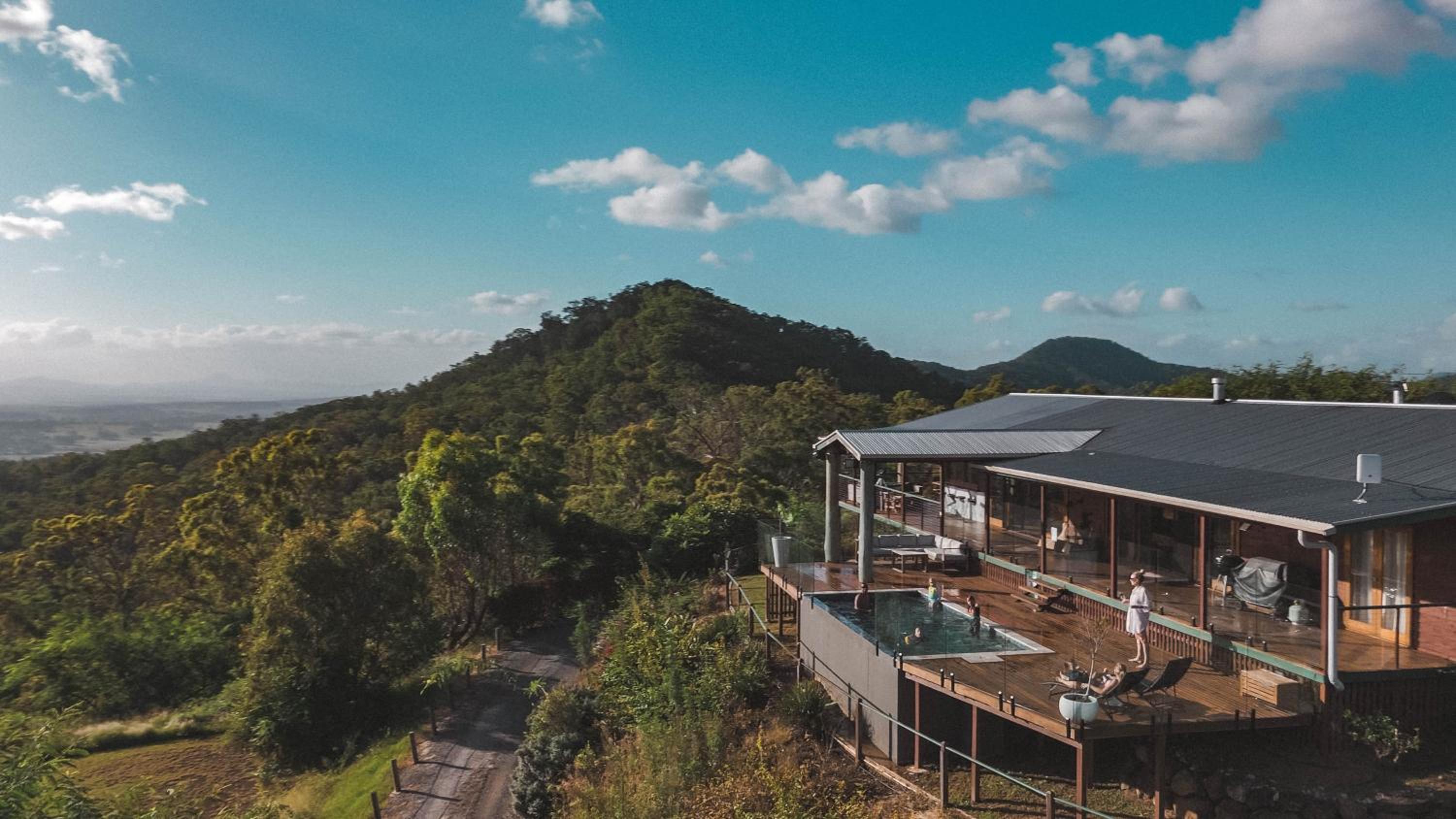 Luxurious Hinterland Guest House with HEATED POOL Sleeps 10 Brisbane Scenic Rim Gold Coast