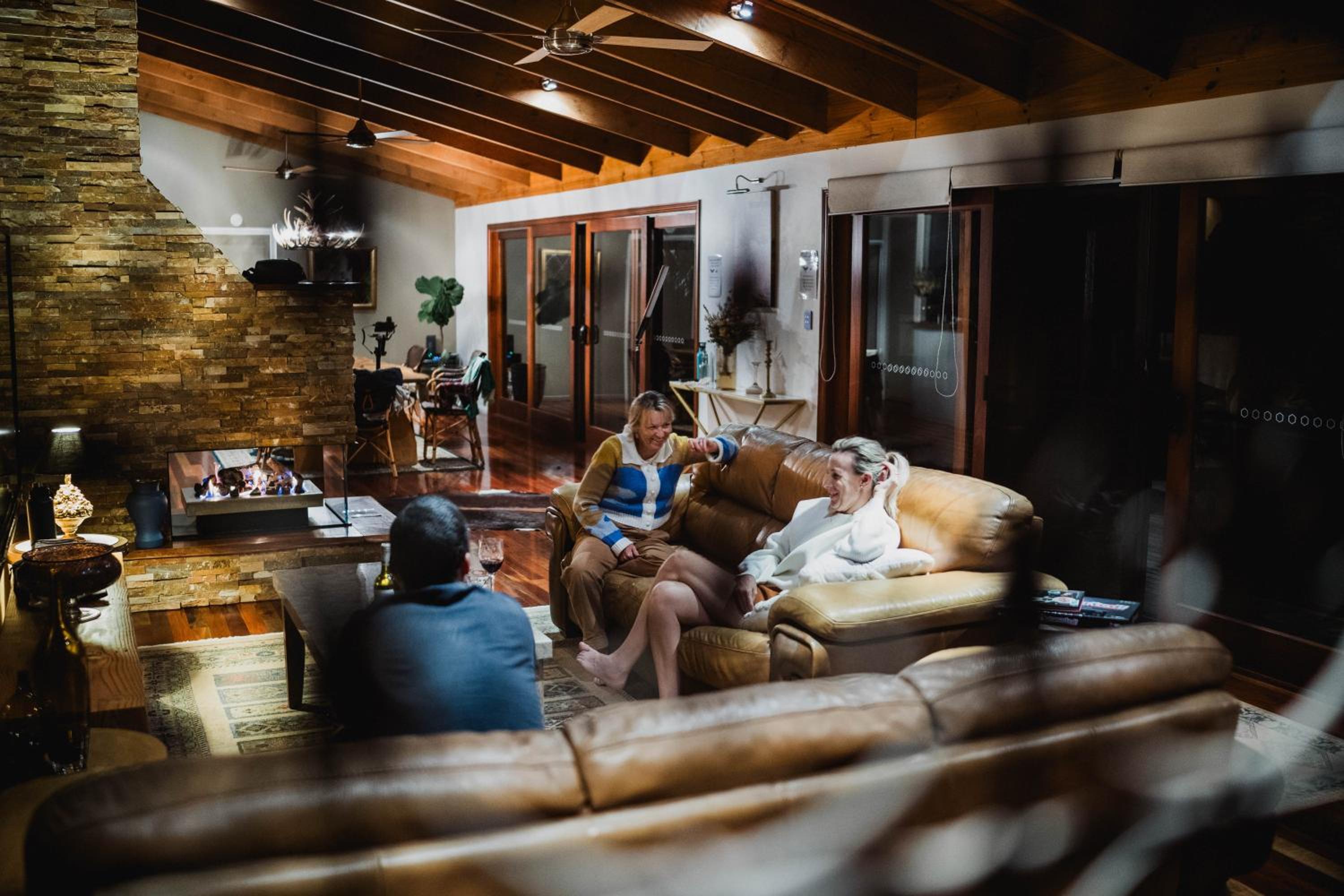 Luxurious Hinterland Guest House with HEATED POOL Sleeps 10 Brisbane Scenic Rim Gold Coast