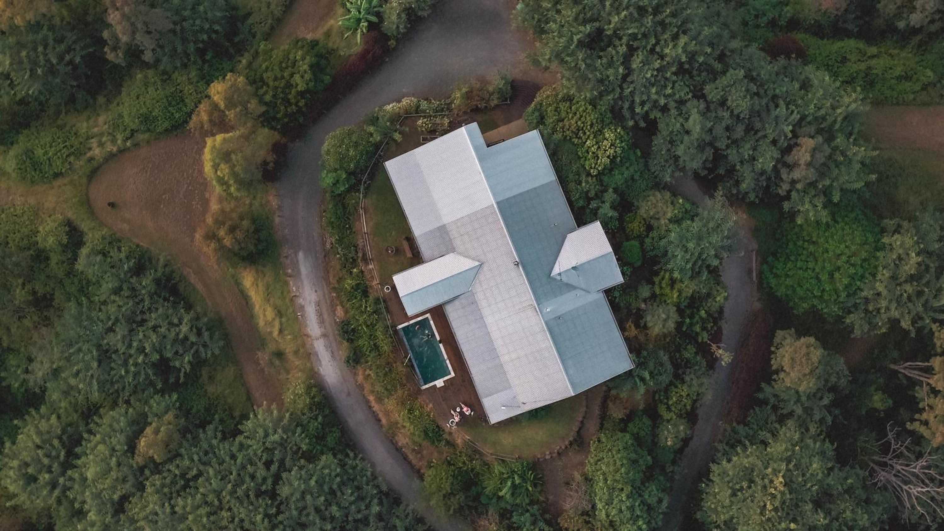 Luxurious Hinterland Guest House with HEATED POOL Sleeps 10 Brisbane Scenic Rim Gold Coast