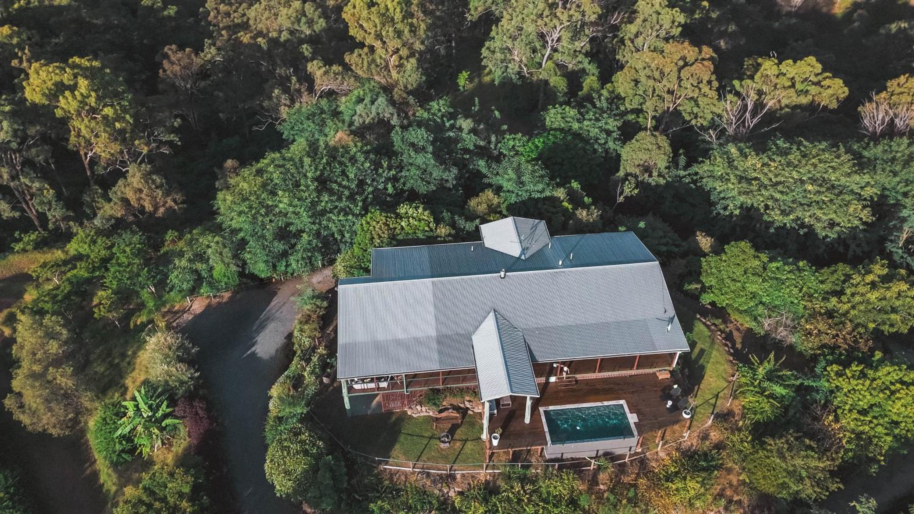 Luxurious Hinterland Guest House with HEATED POOL Sleeps 10 Brisbane Scenic Rim Gold Coast