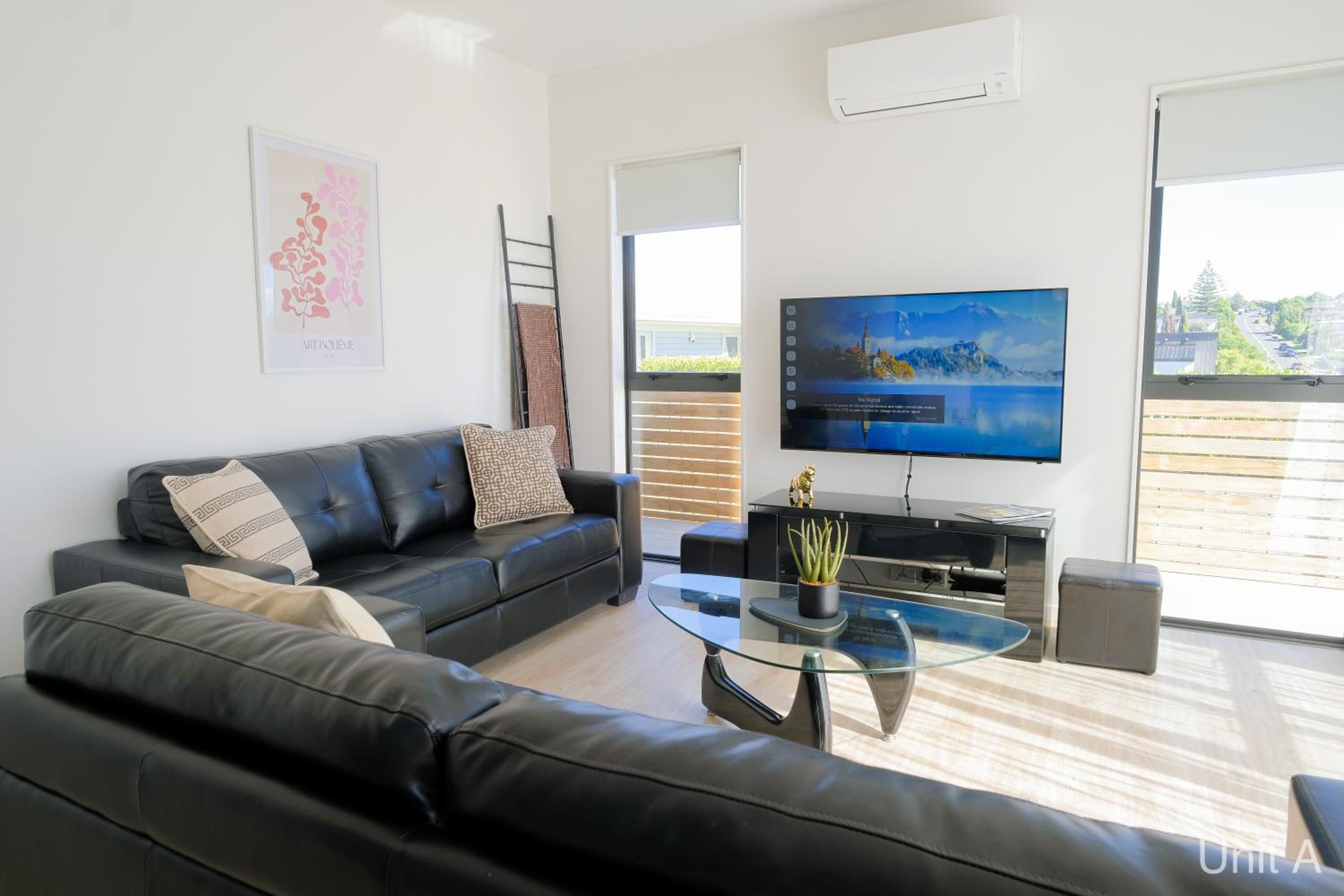 Modern Howick Town House Fibre WiFi Netflix