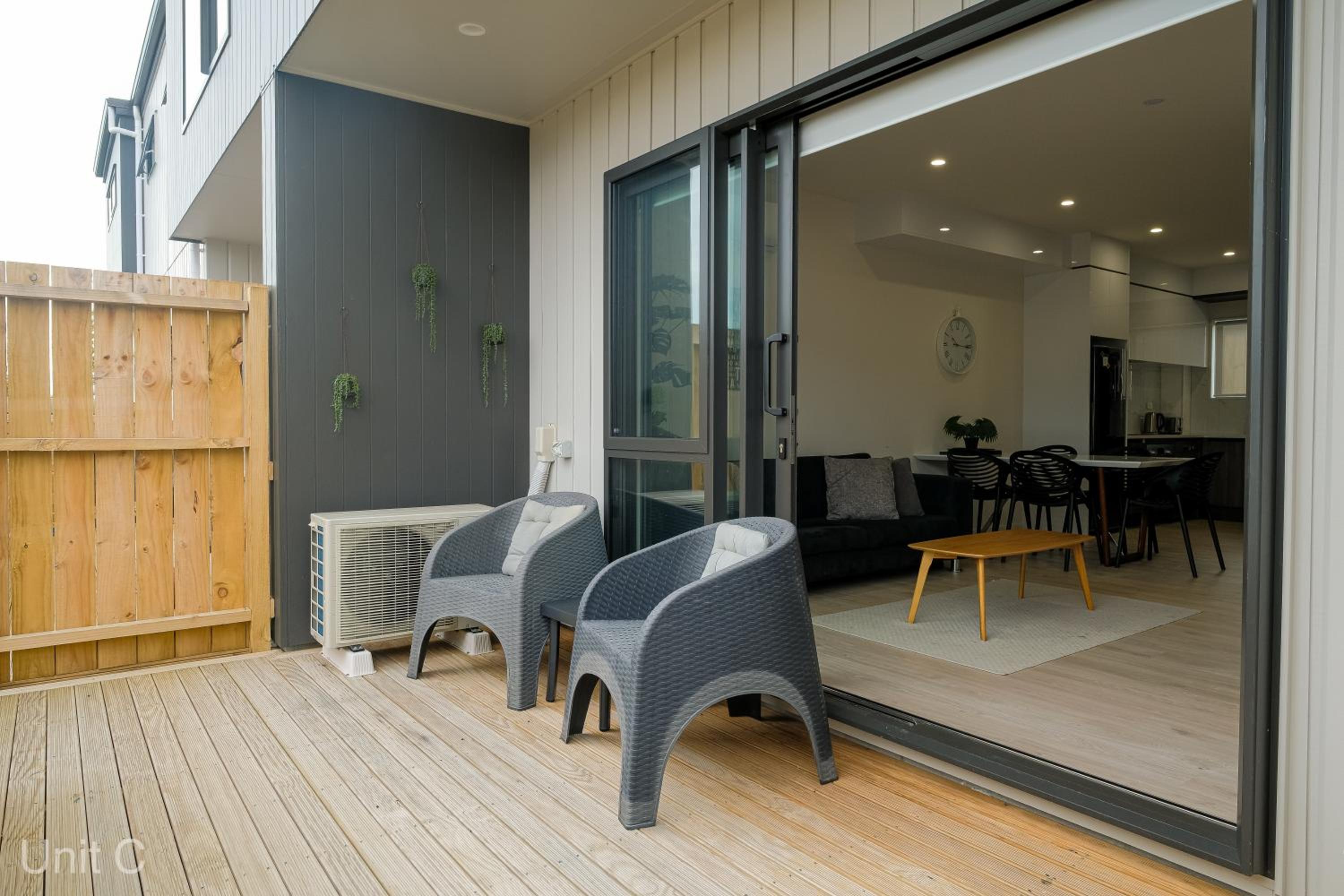 Modern Howick Town House Fibre WiFi Netflix photo 3