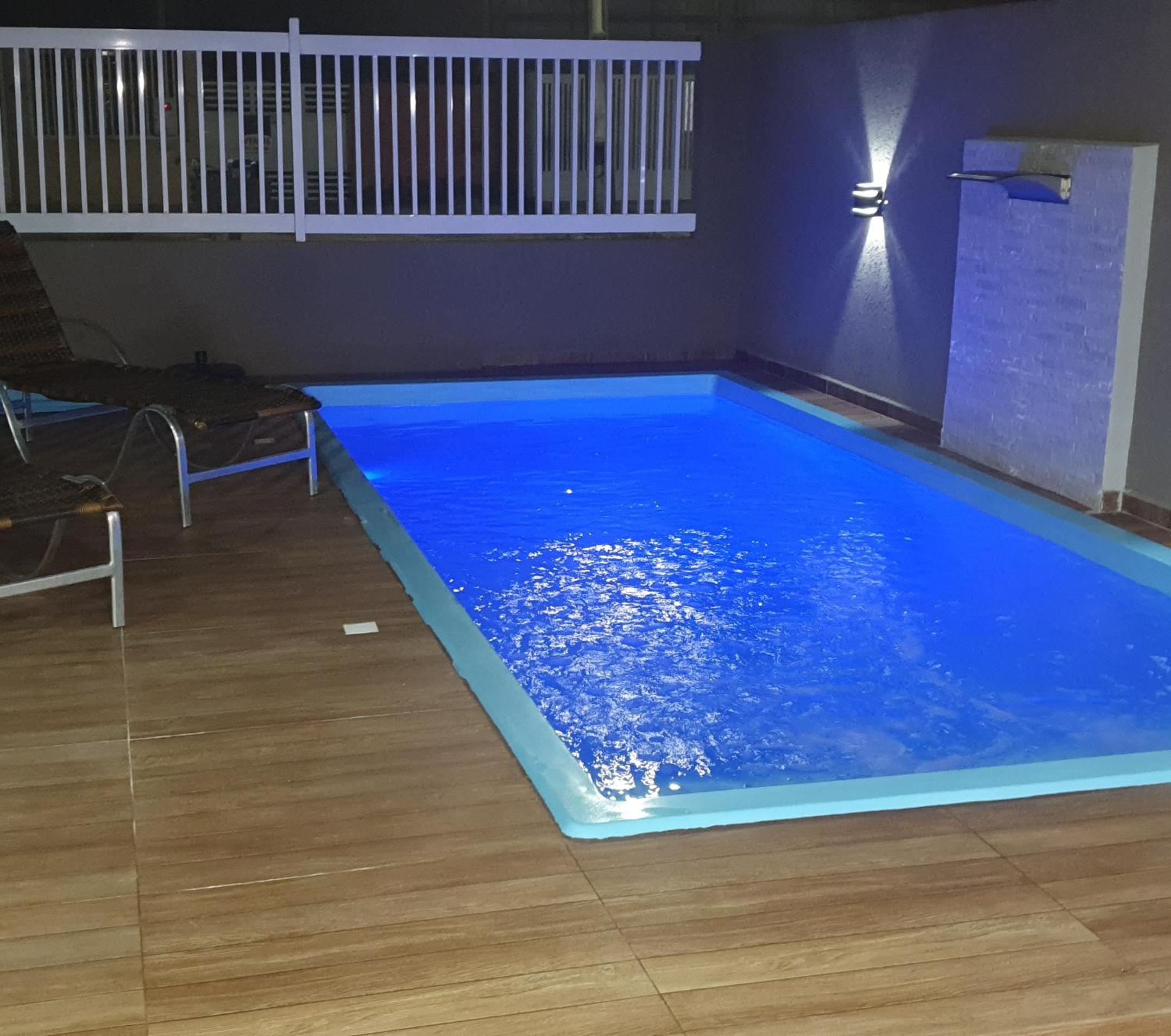Mar Doce Lar Casa na praia de guaratuba com piscina e ar condicionado
