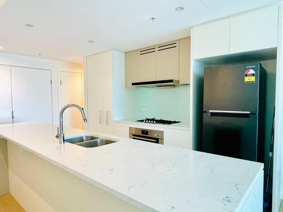 Fascinating waterview 2 bedrooms condo (Parking)