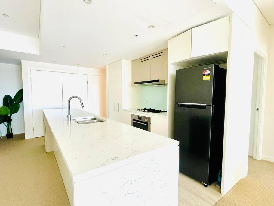 Fascinating waterview 2 bedrooms condo (Parking)