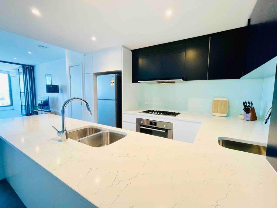 Luxious Startling waterview highrise Condo