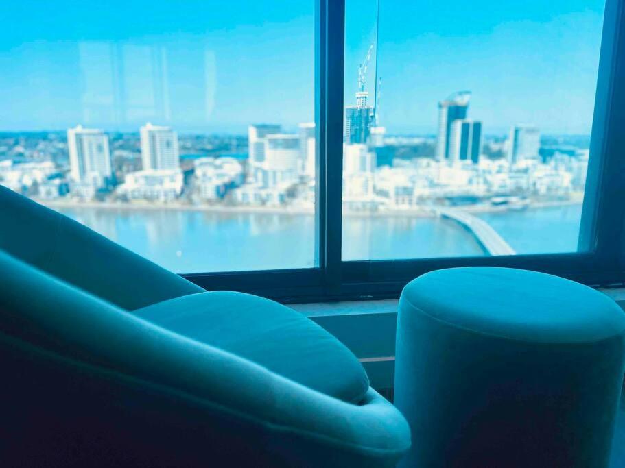 Luxious Startling waterview highrise Condo