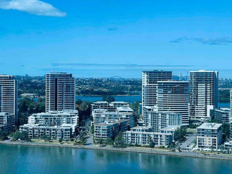 Luxious Startling waterview highrise Condo