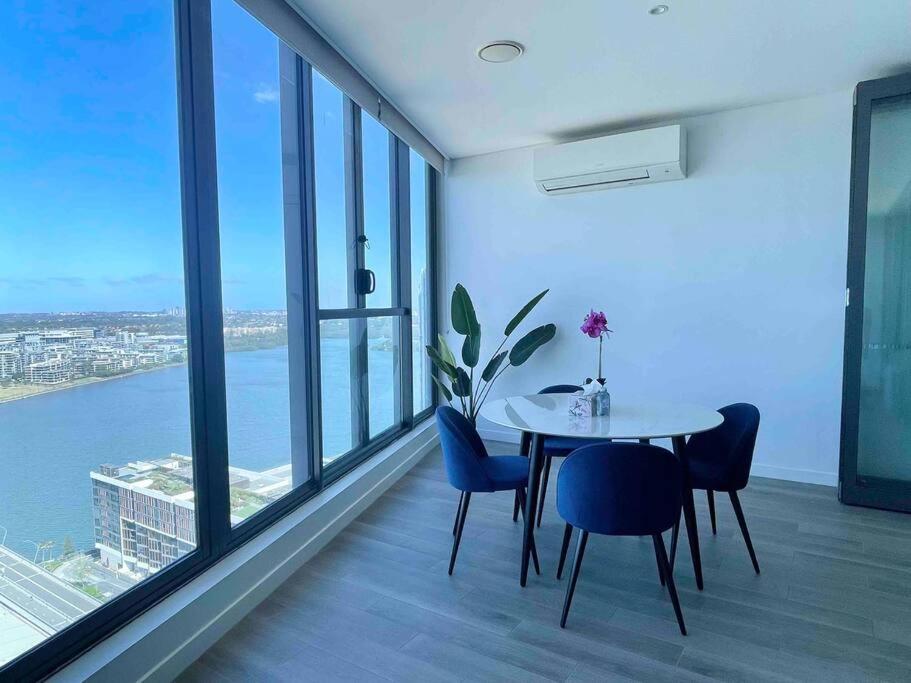 Luxious Startling waterview highrise Condo