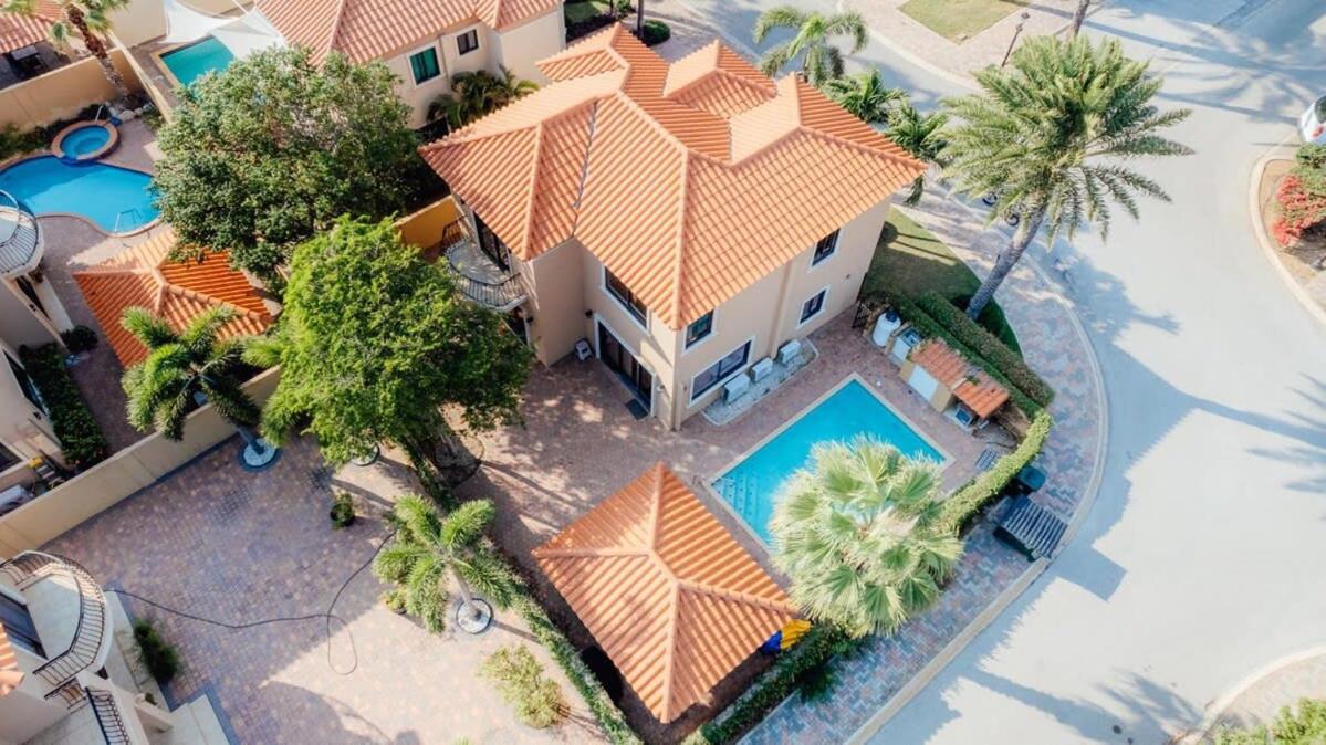 Gold coast elegance with private pool