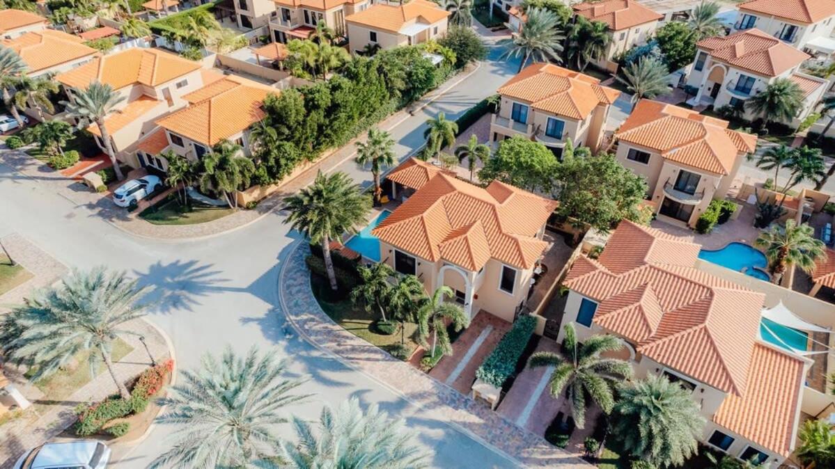 Gold coast elegance with private pool