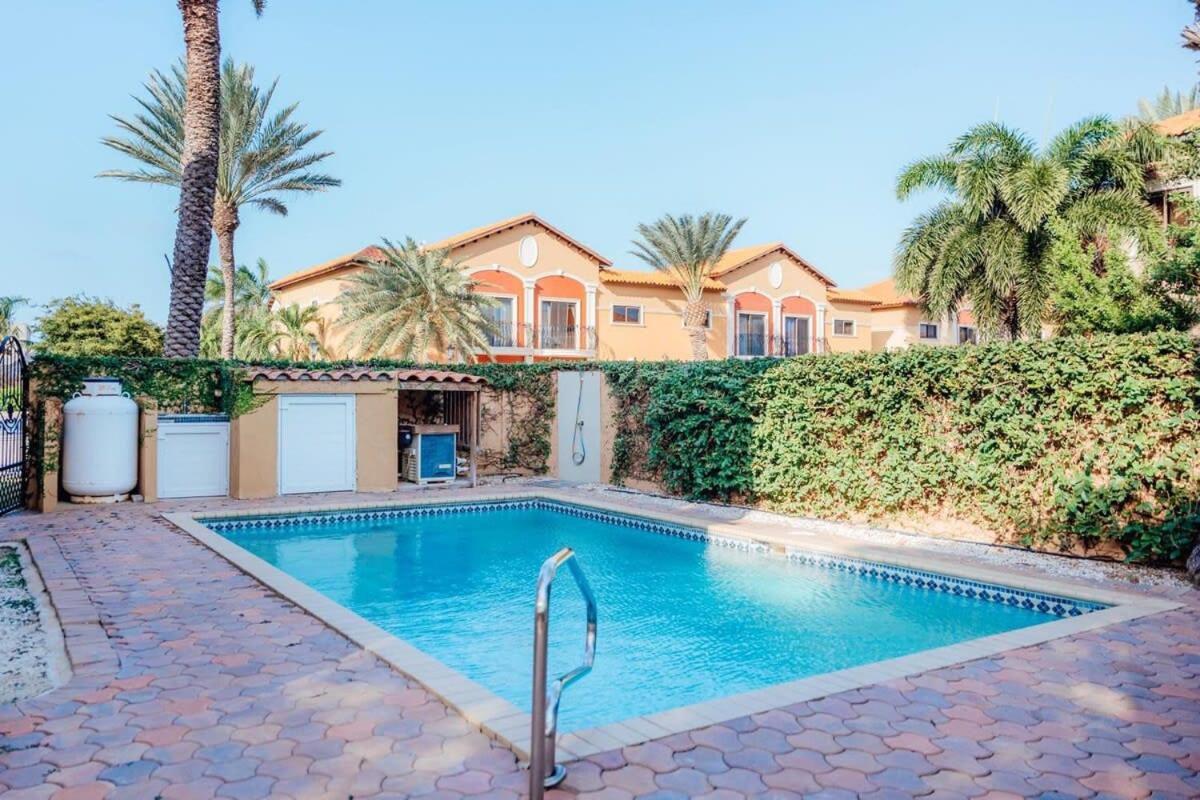 Gold coast elegance with private pool