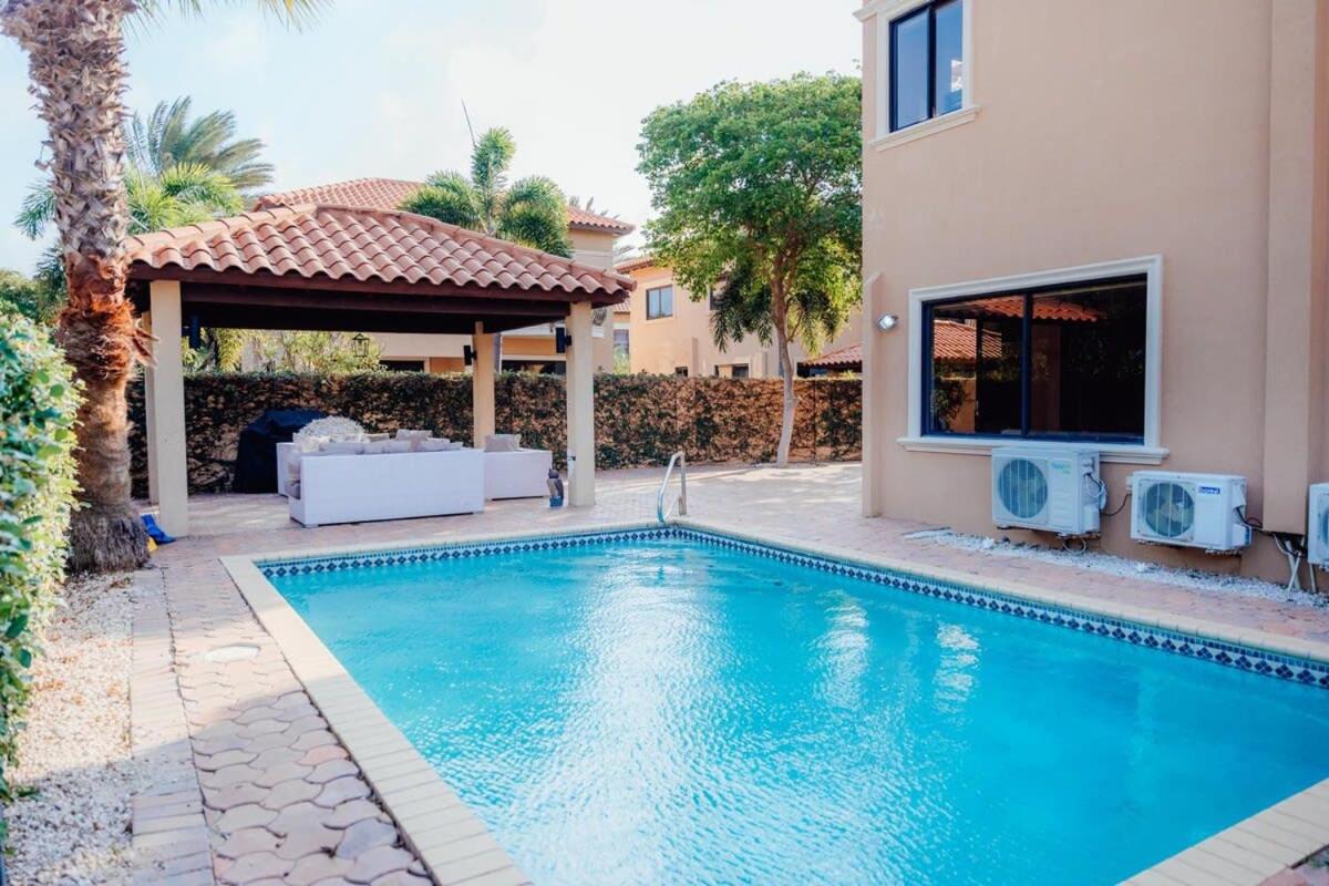 Gold coast elegance with private pool