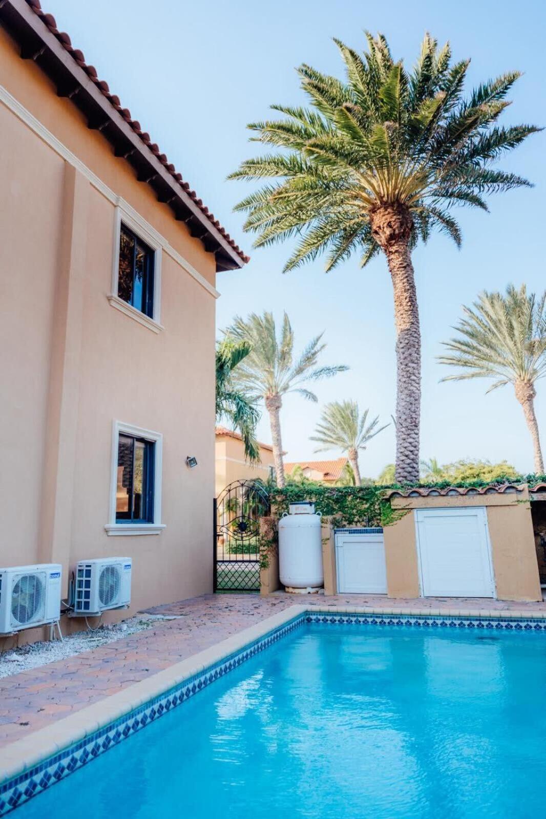 Gold coast elegance with private pool
