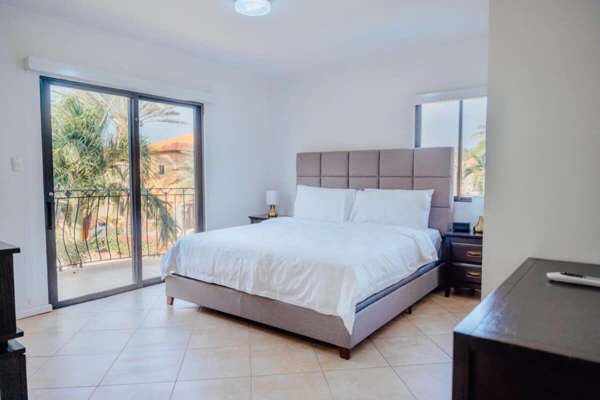 Gold coast elegance with private pool