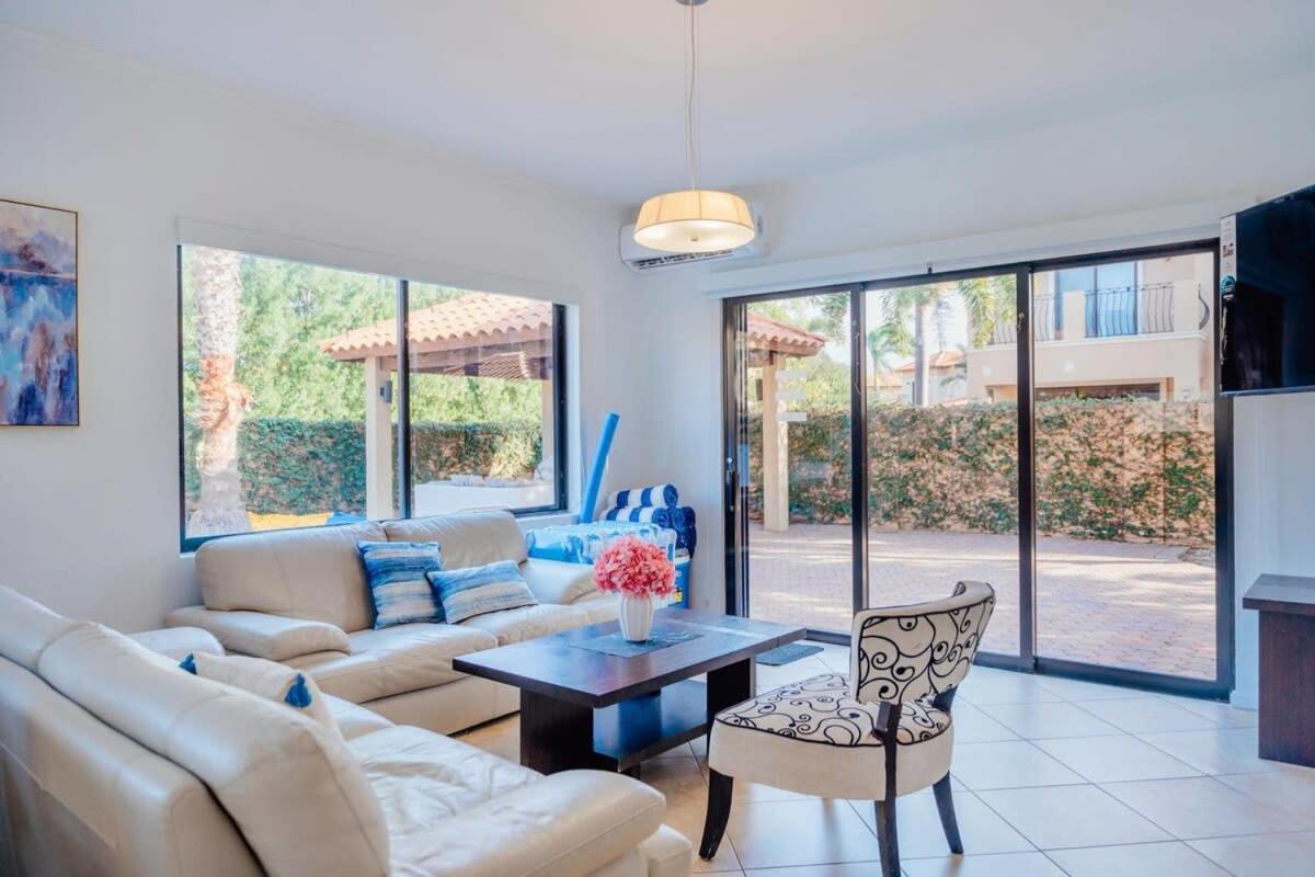 Gold coast elegance with private pool