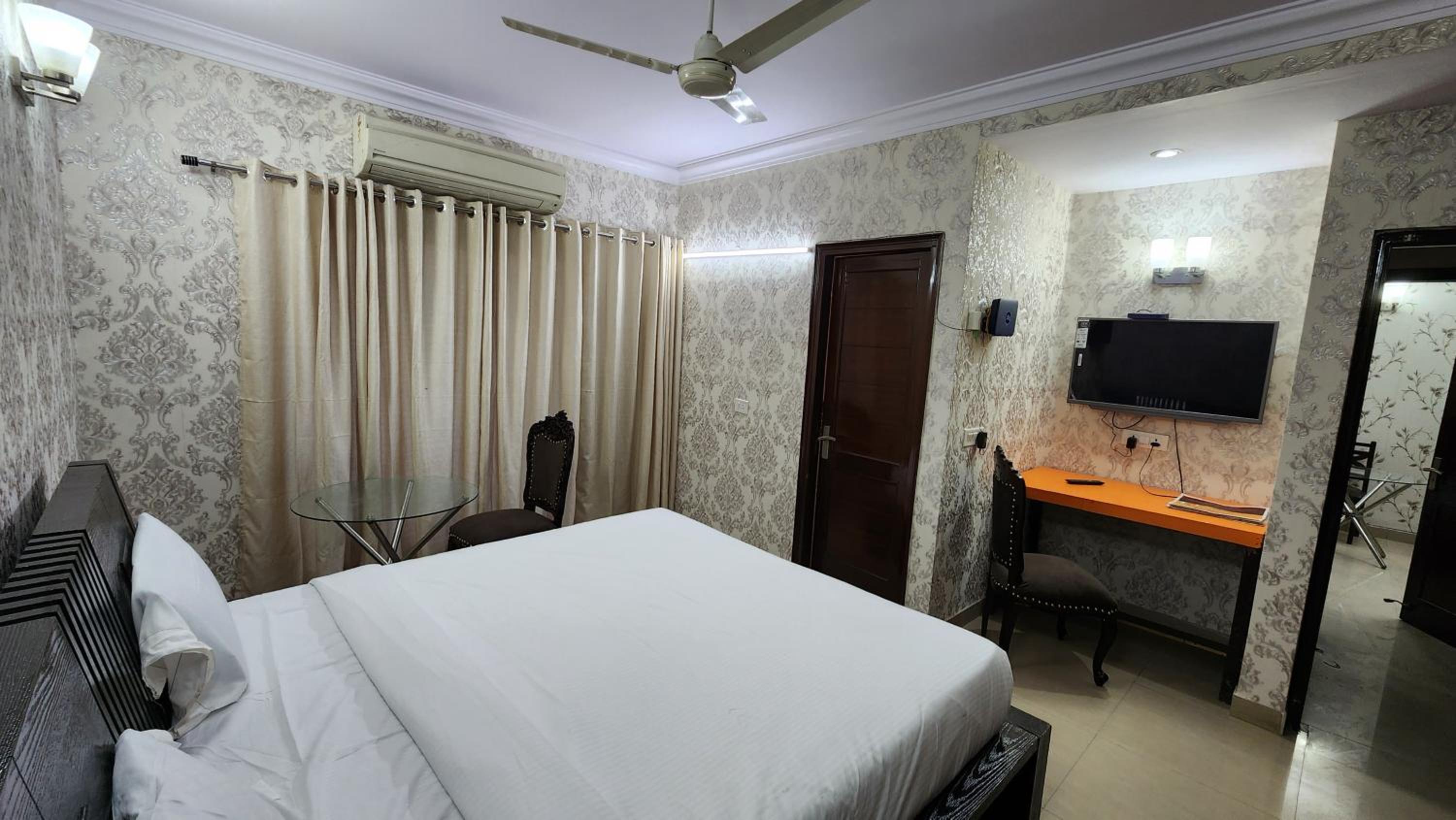 hotel room