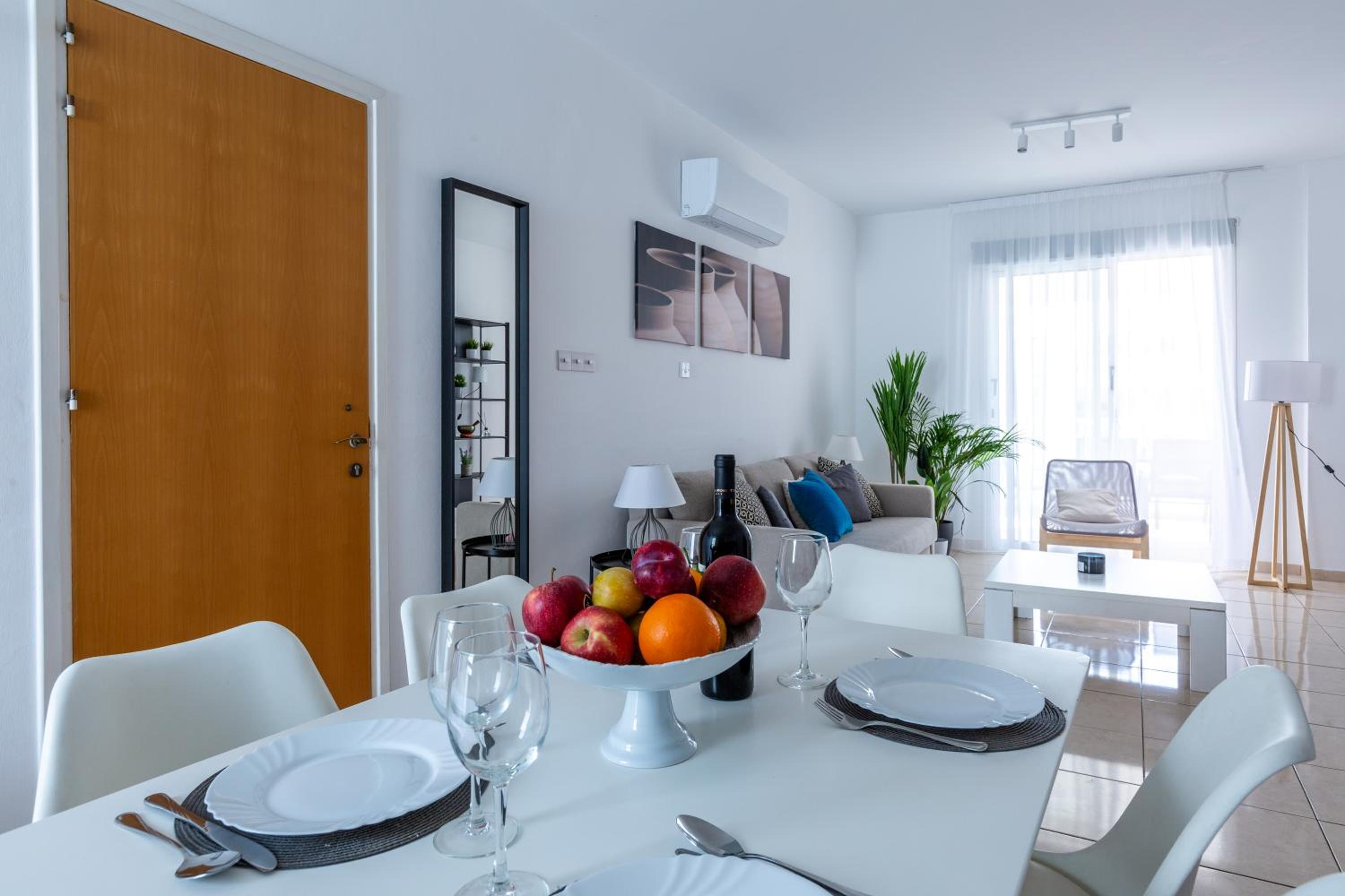 Just renovated beautiful 2 bed apartment in Paphos 5 min drive to the beach