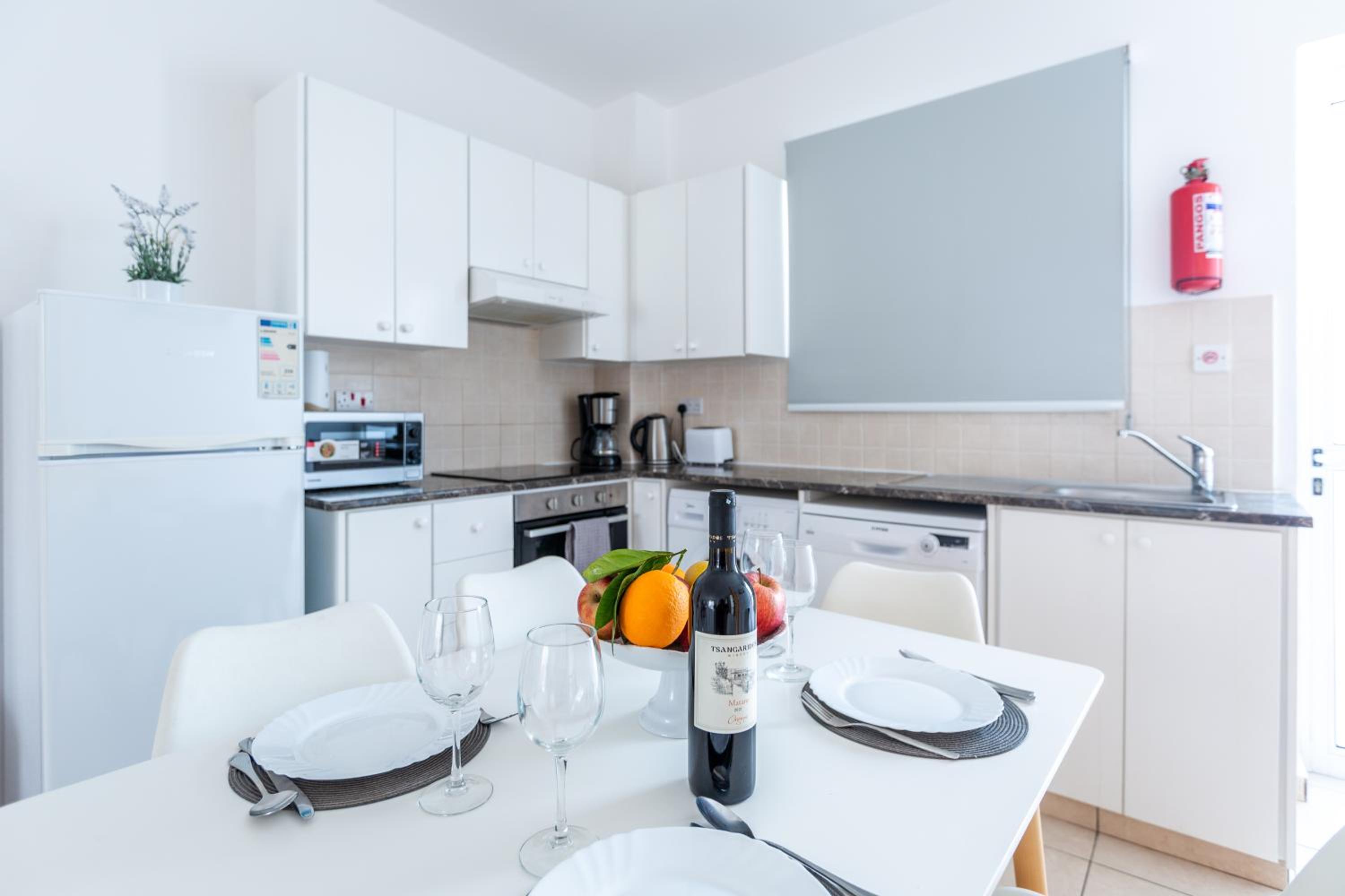 Just renovated beautiful 2 bed apartment in Paphos 5 min drive to the beach