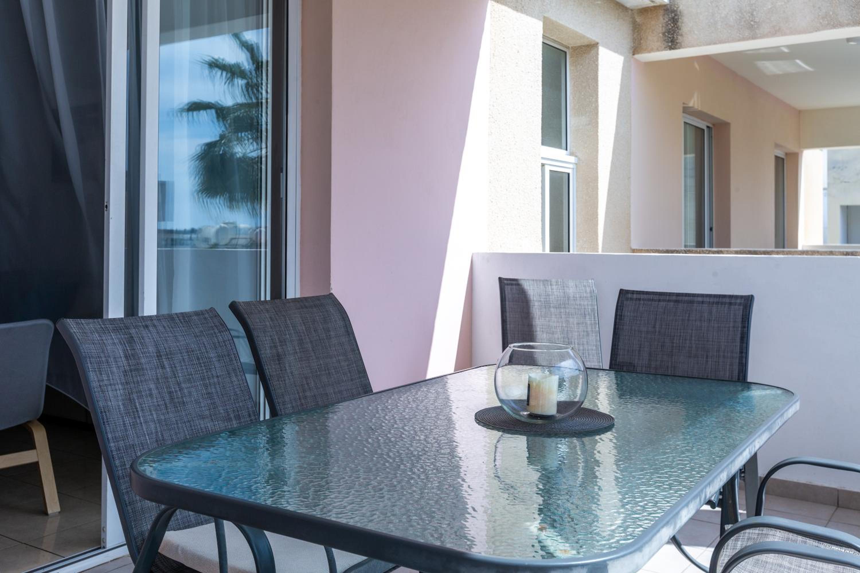 Just renovated beautiful 2 bed apartment in Paphos 5 min drive to the beach