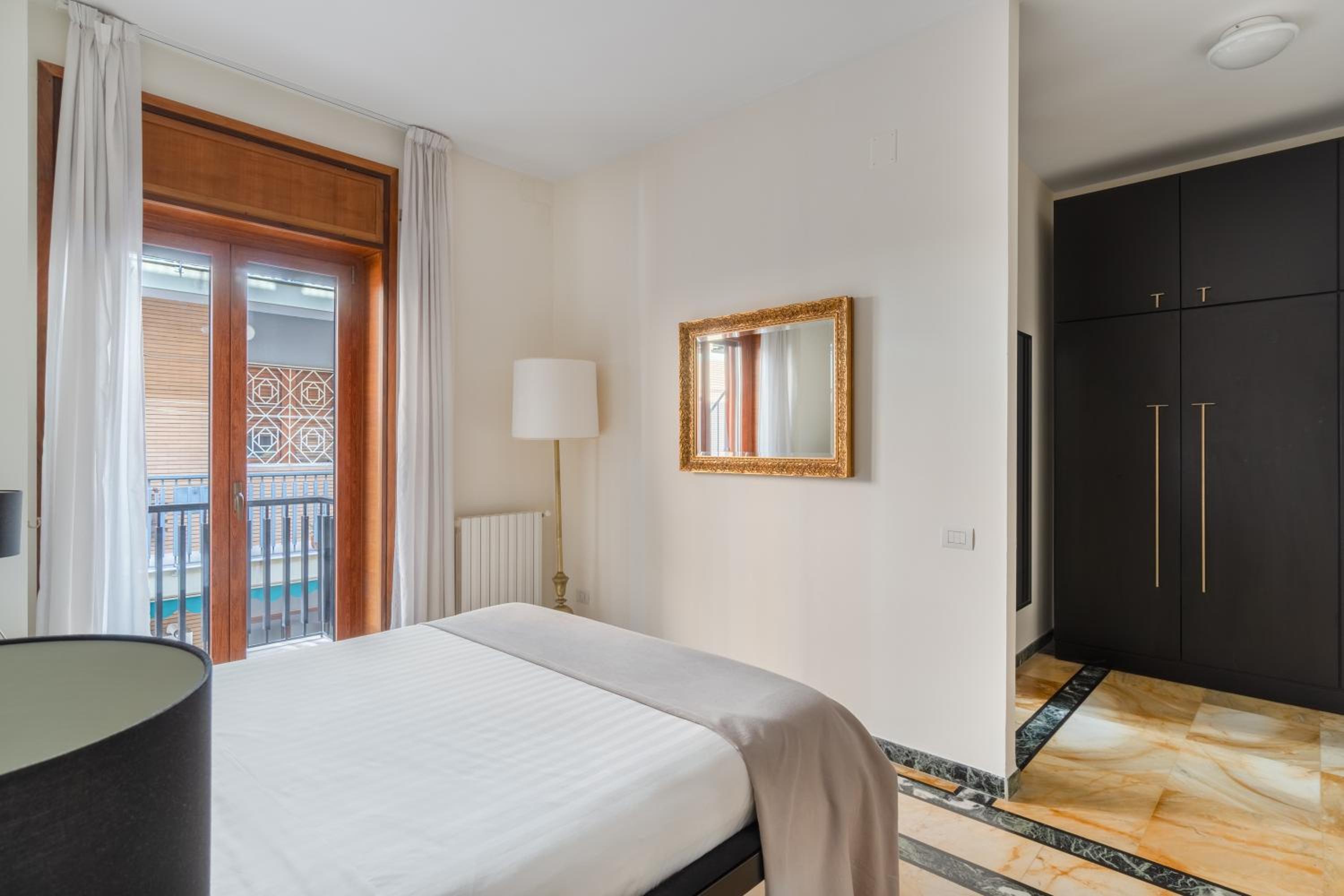 Starhost - GOLDEN SUITE en Salerno — hotel room