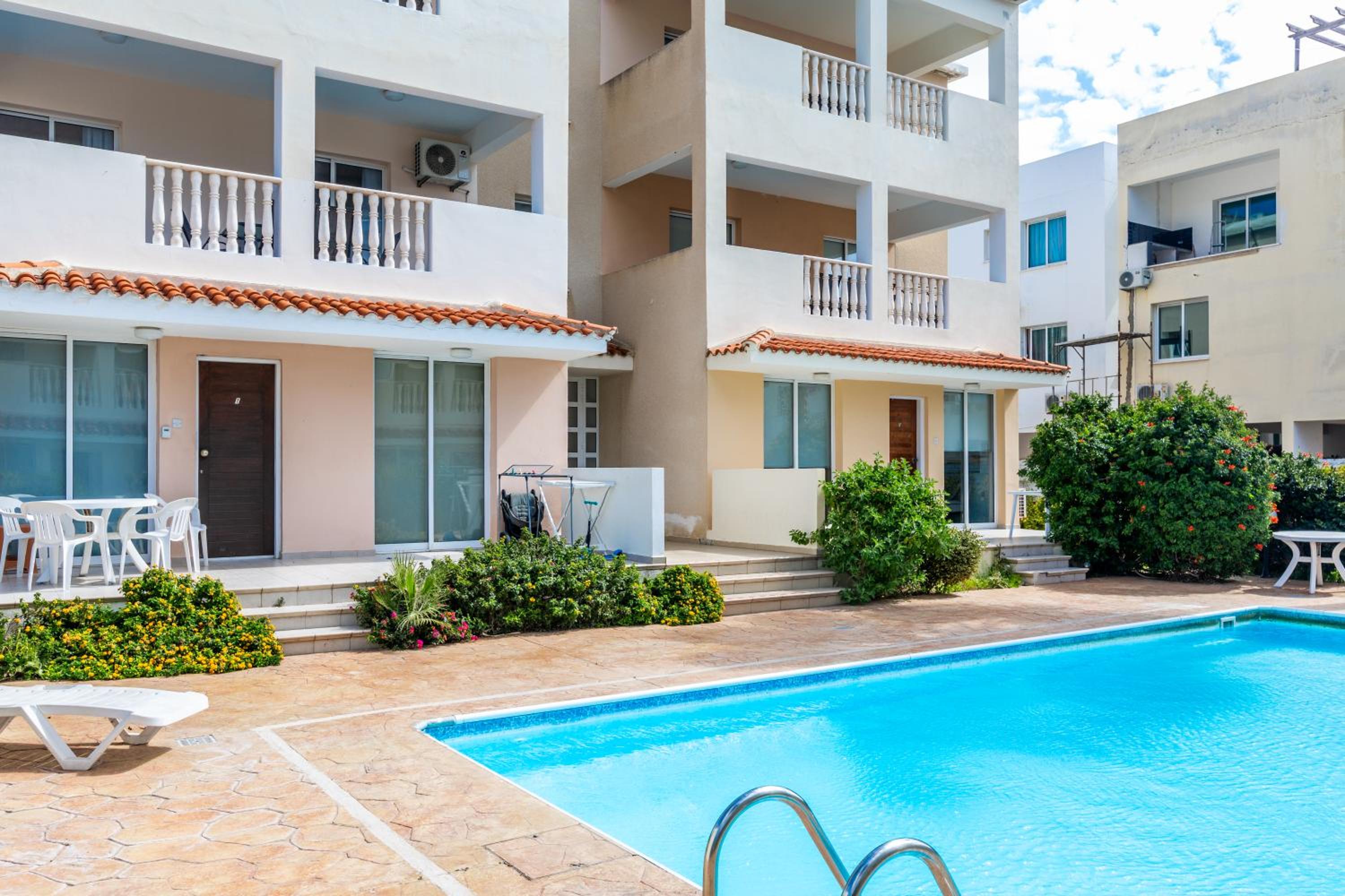 Just renovated beautiful 2 bed apartment in Paphos 5 min drive to the beach
