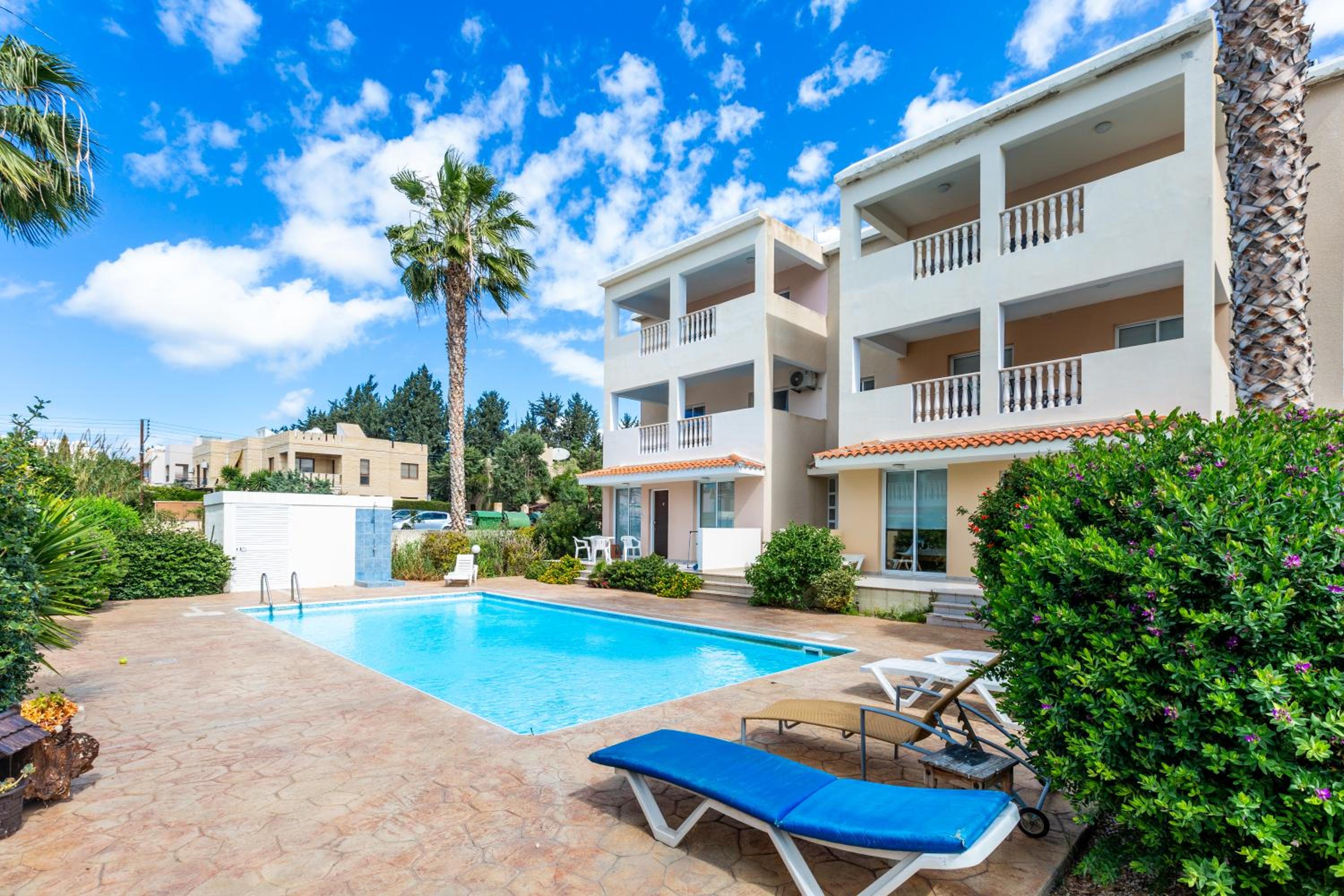 Just renovated beautiful 2 bed apartment in Paphos 5 min drive to the beach