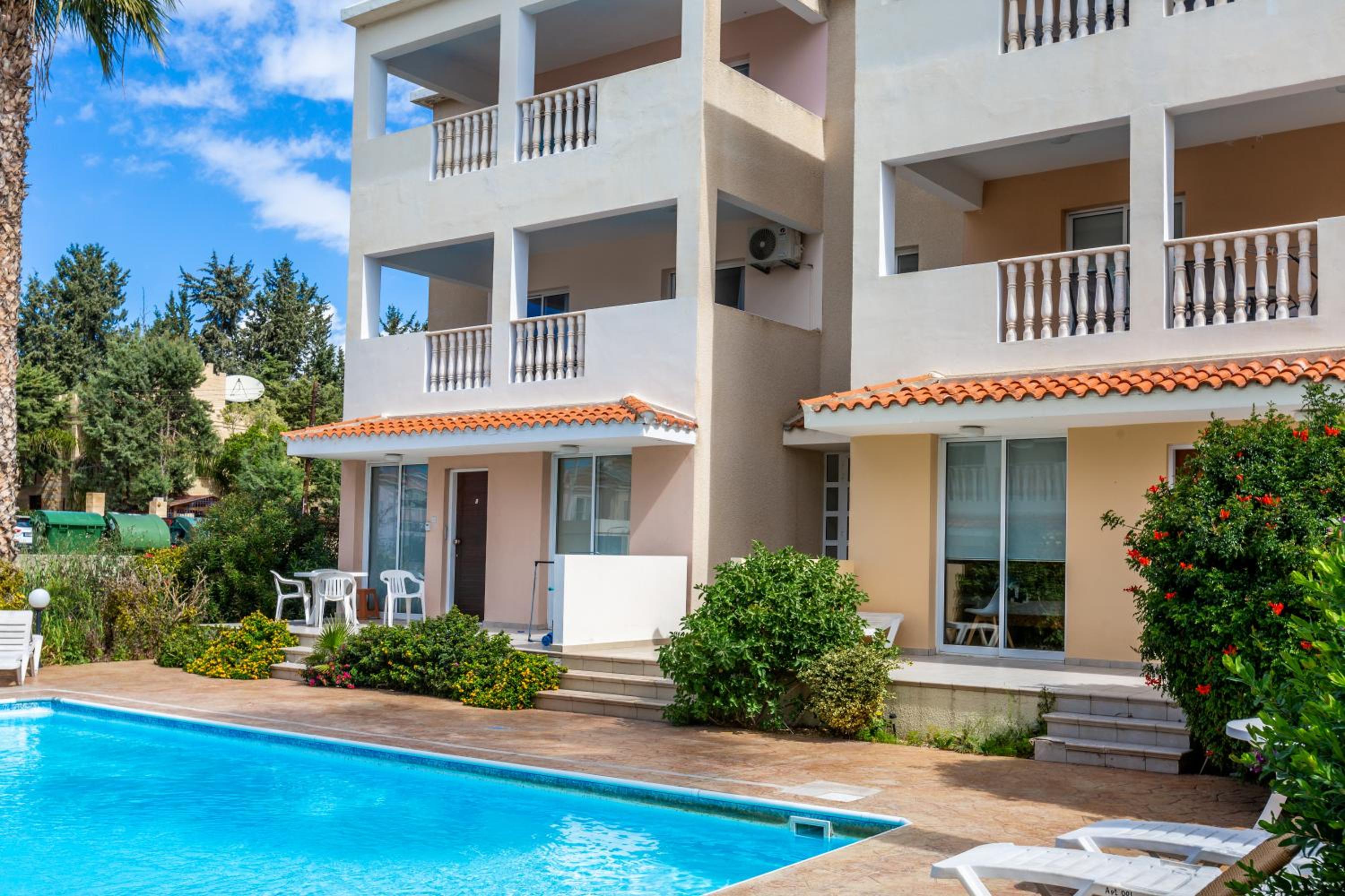 Just renovated beautiful 2 bed apartment in Paphos 5 min drive to the beach