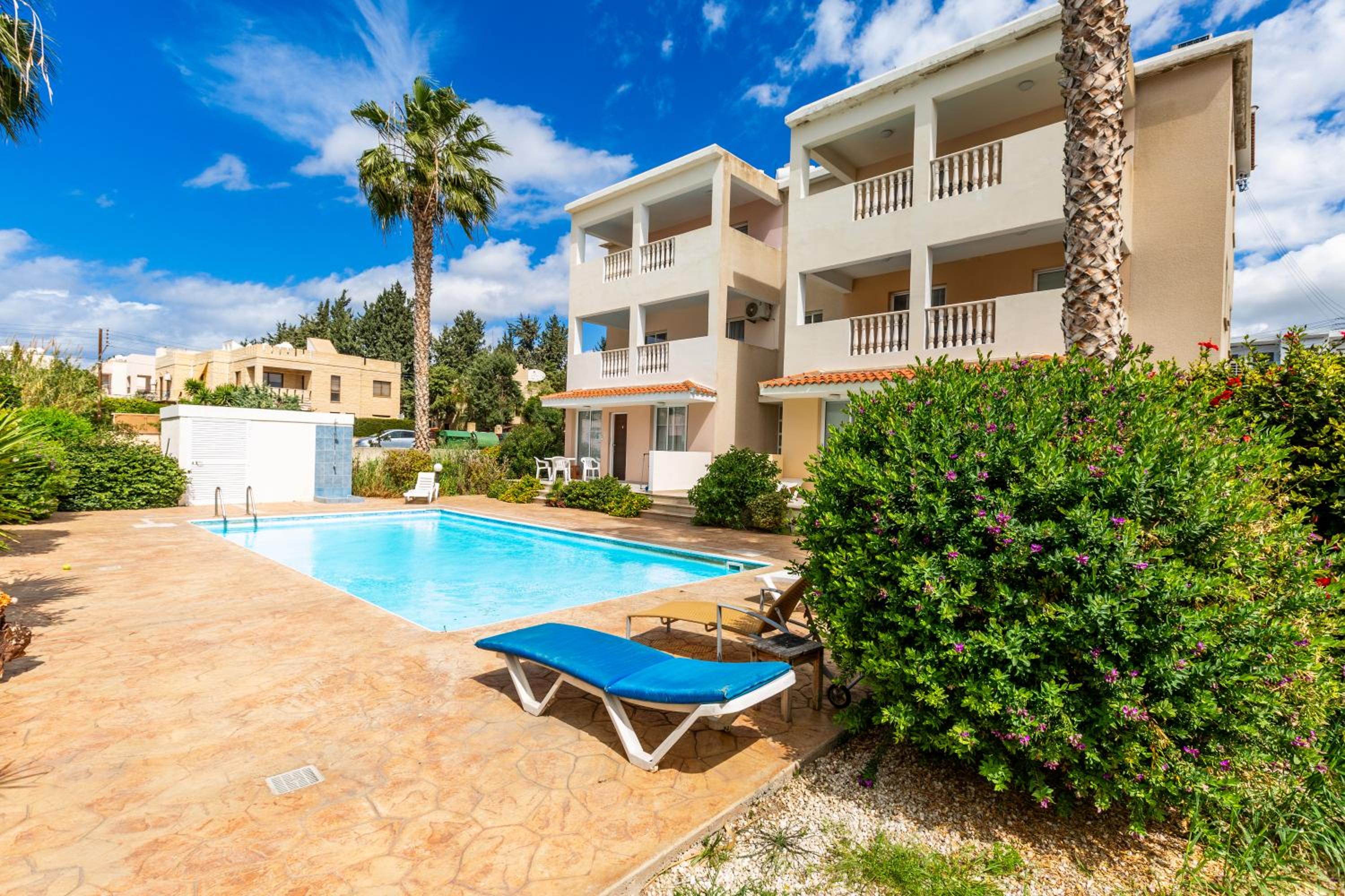 Just renovated beautiful 2 bed apartment in Paphos 5 min drive to the beach