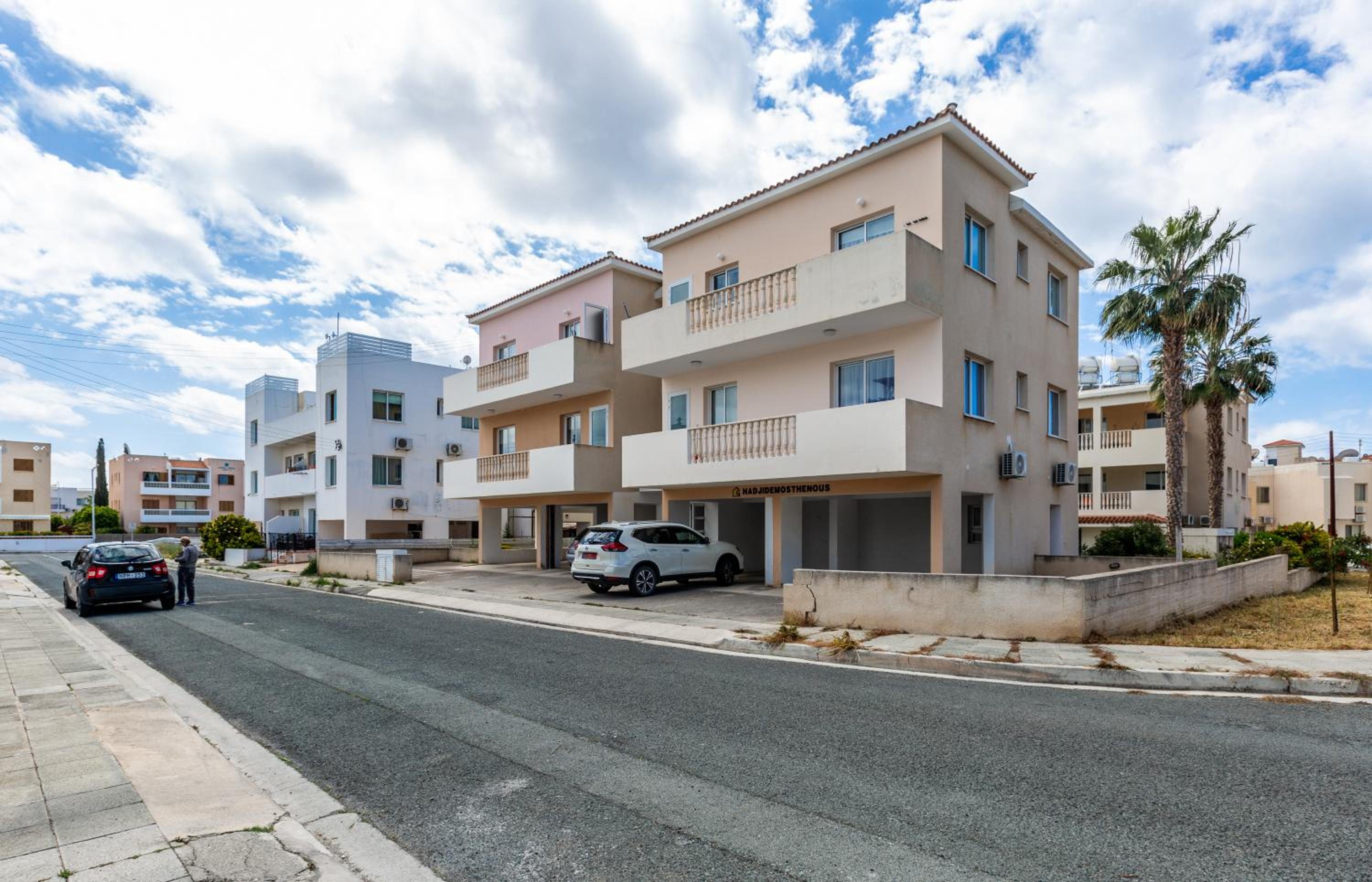 Just renovated beautiful 2 bed apartment in Paphos 5 min drive to the beach