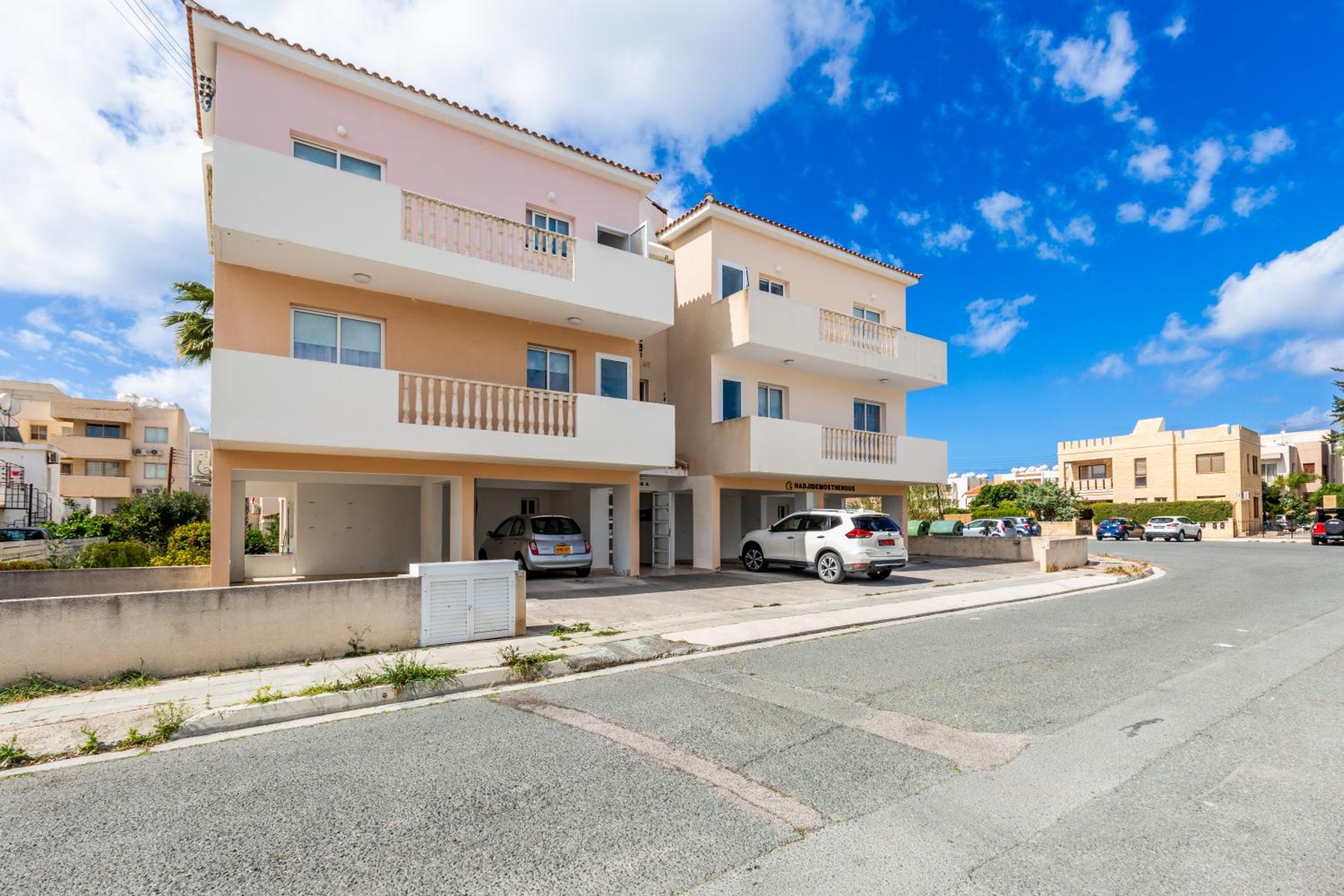 Just renovated beautiful 2 bed apartment in Paphos 5 min drive to the beach