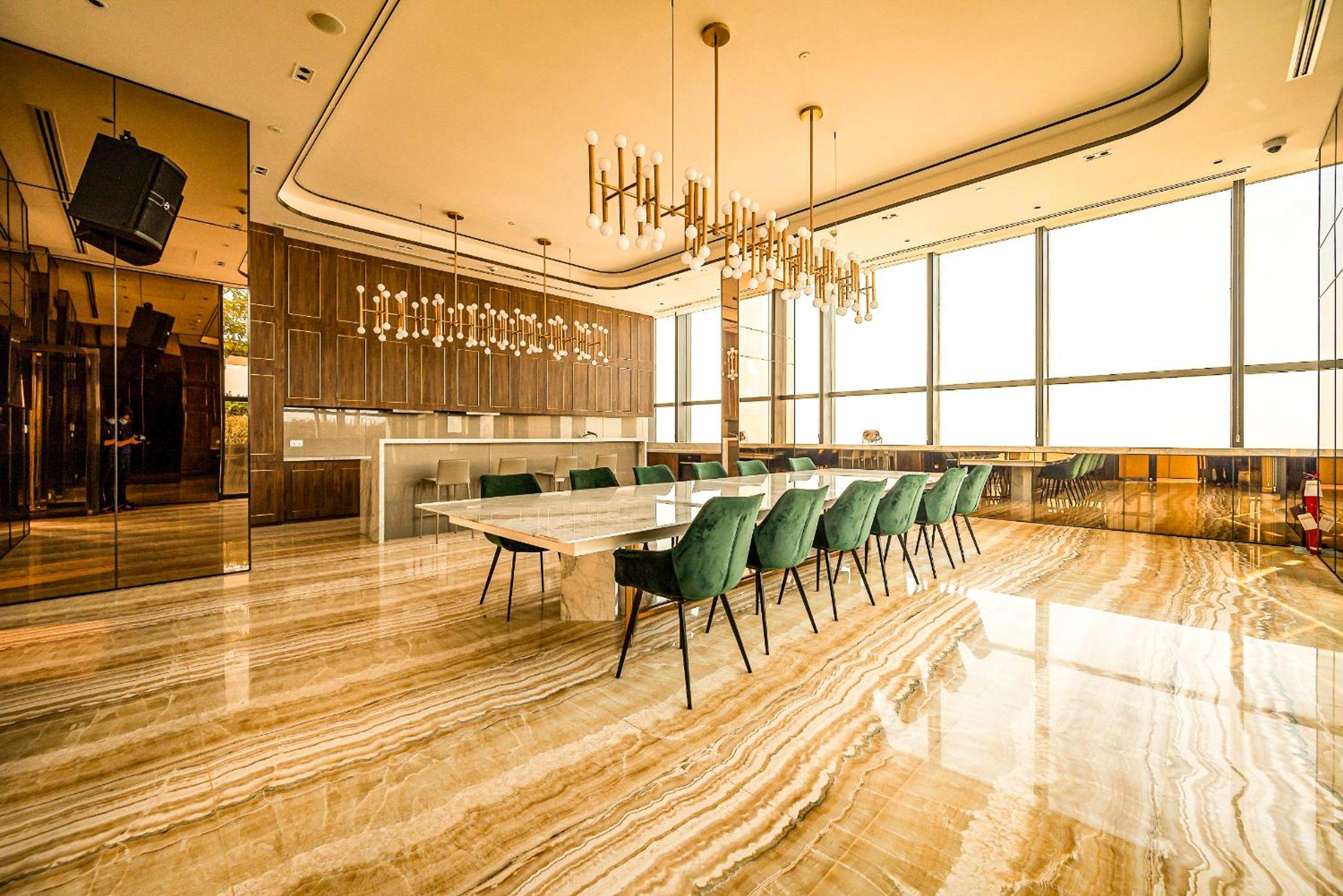 MarQ Luxury Apartment 25 Gym City Center, Infinity Pool