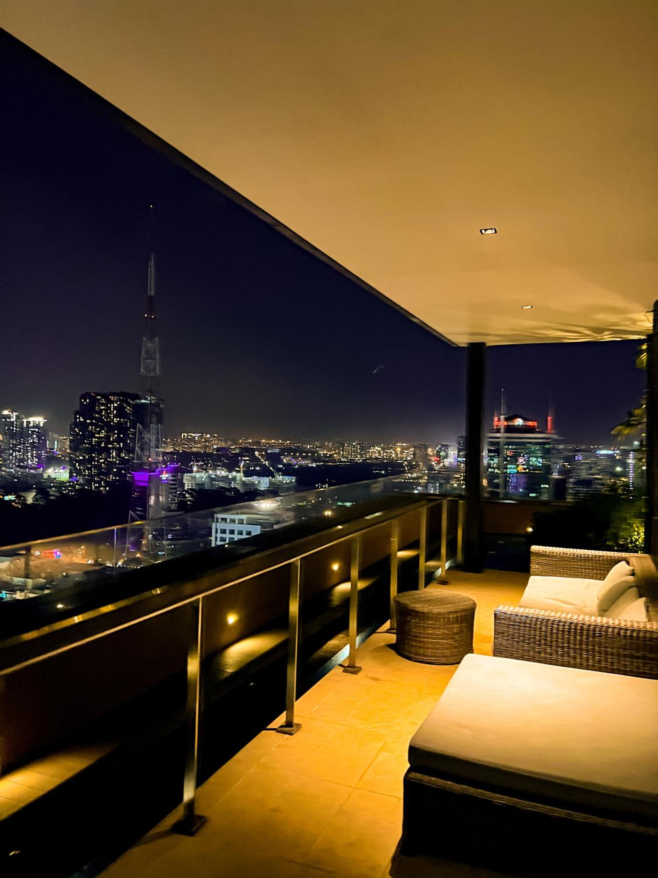 MarQ Luxury Apartment 25 Gym City Center, Infinity Pool
