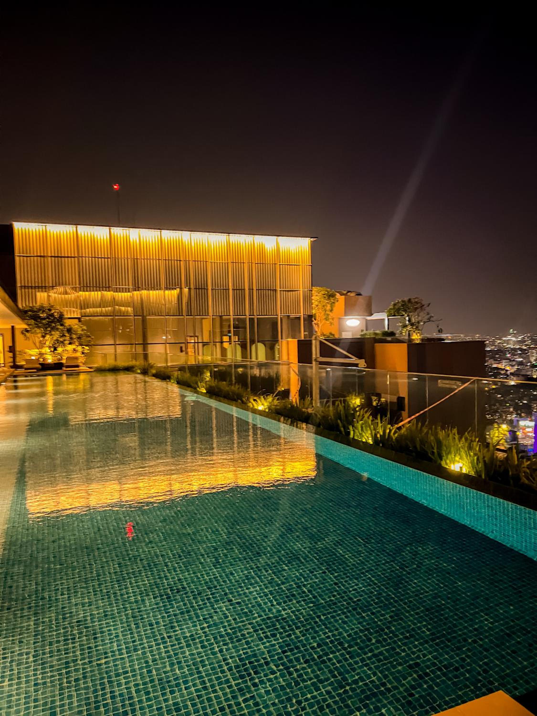MarQ Luxury Apartment 25 Gym City Center, Infinity Pool