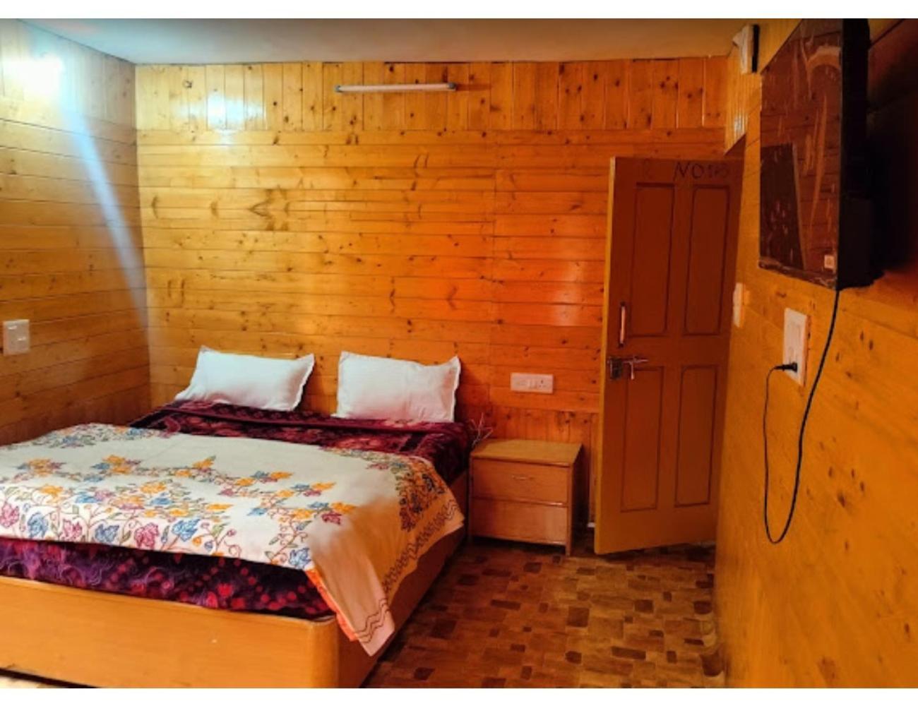 Kesar Hotel, Pahalgam view 2