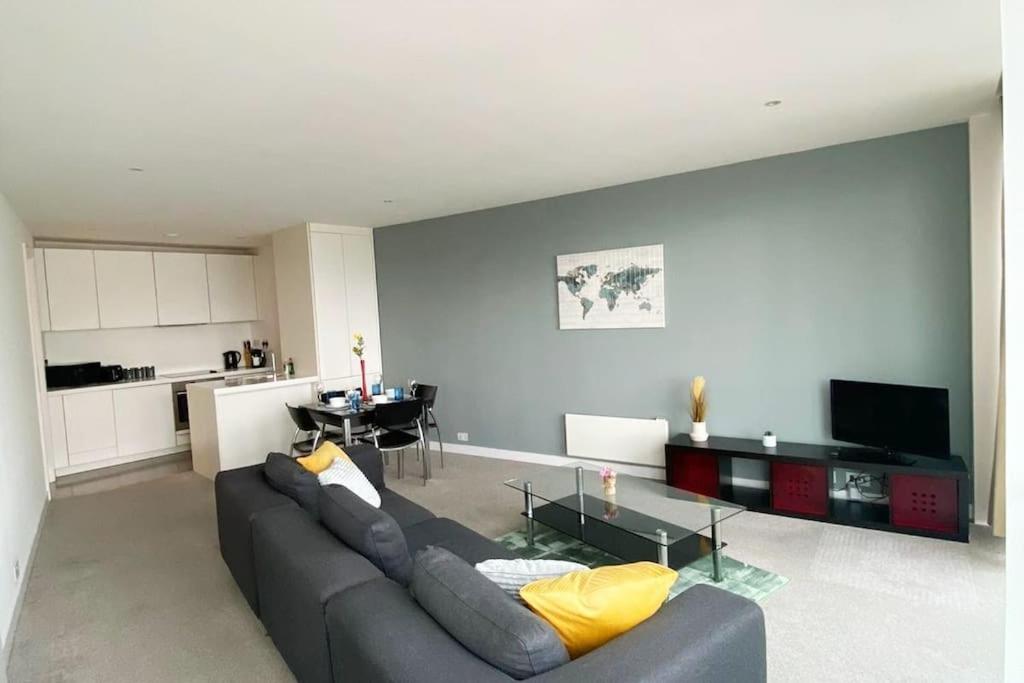 Birmingham City Centre, 2-bedroom Apartment view 2