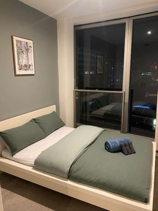 Birmingham City Centre, 2-bedroom Apartment view 3