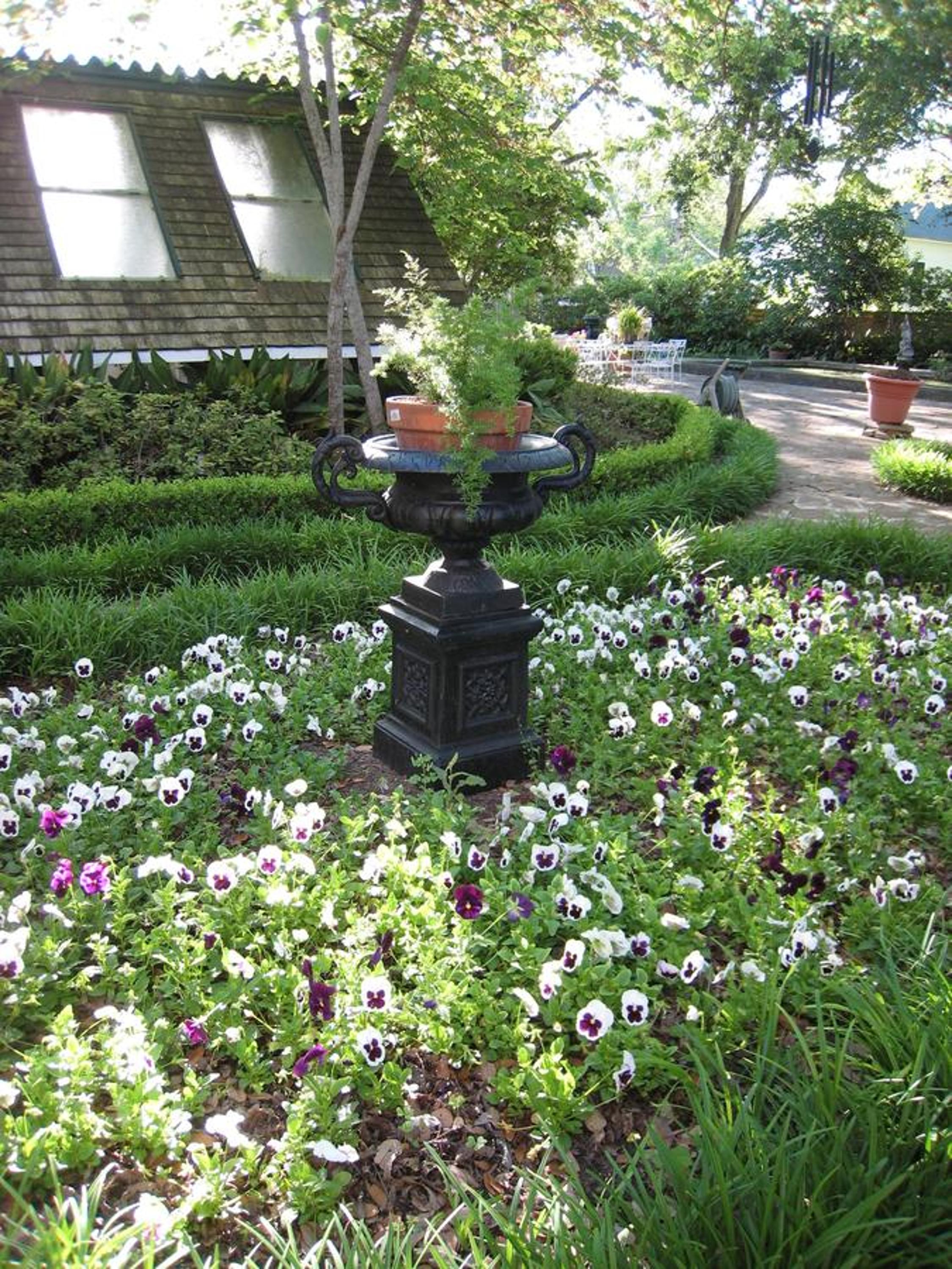 Belle Oaks Inn