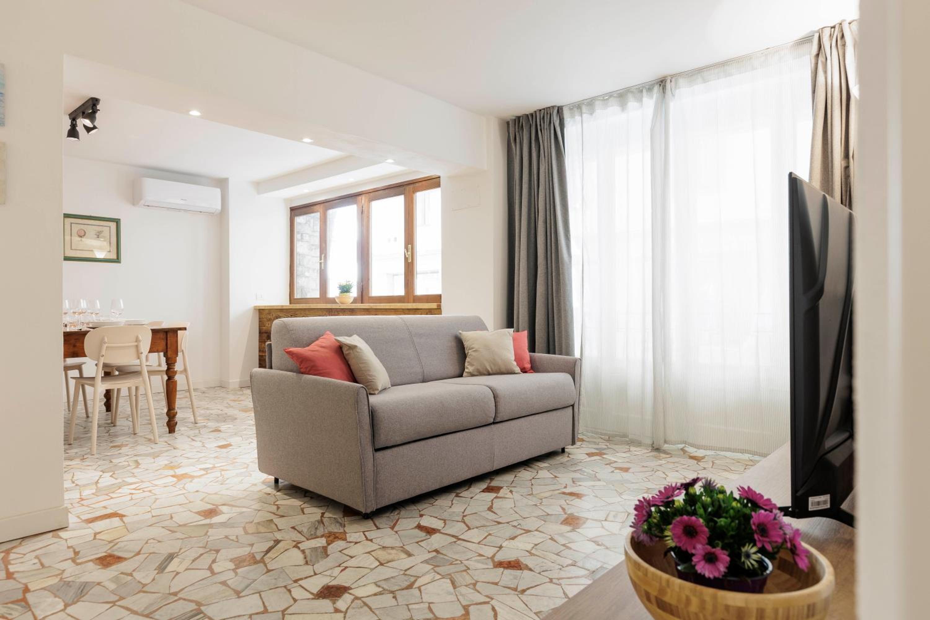 Giordano Luxury Home