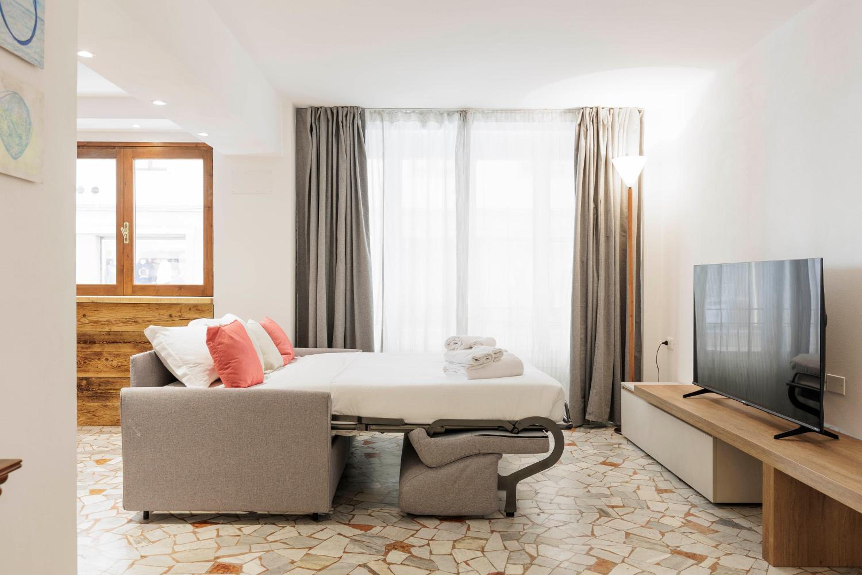 Giordano Luxury Home